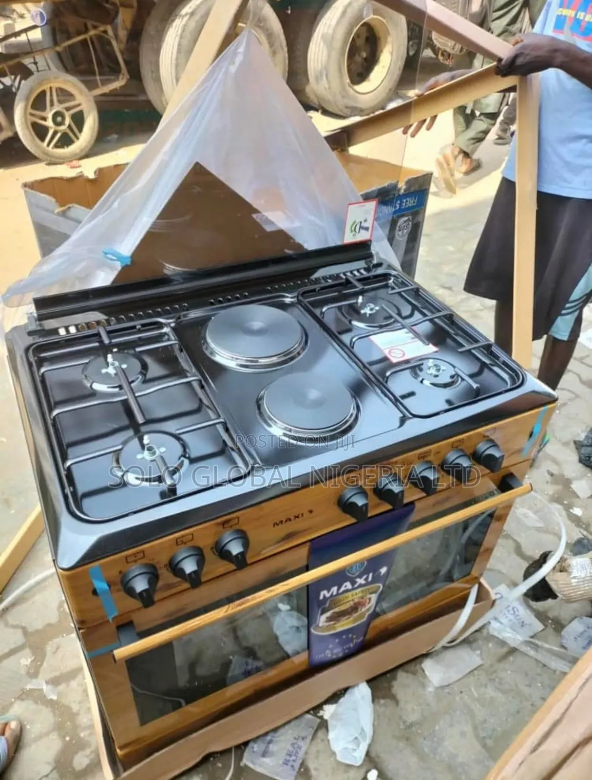 Maxi Standing Gas Cooker 60cm X 90cm 4 Burners Gas $ 2 Electric Heater