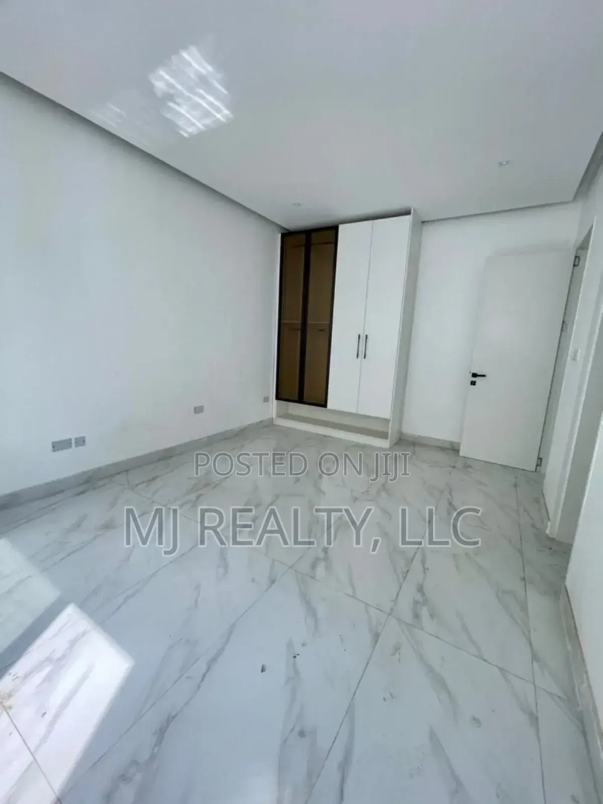 Mini Flat in Lekki Phase 1 for sale