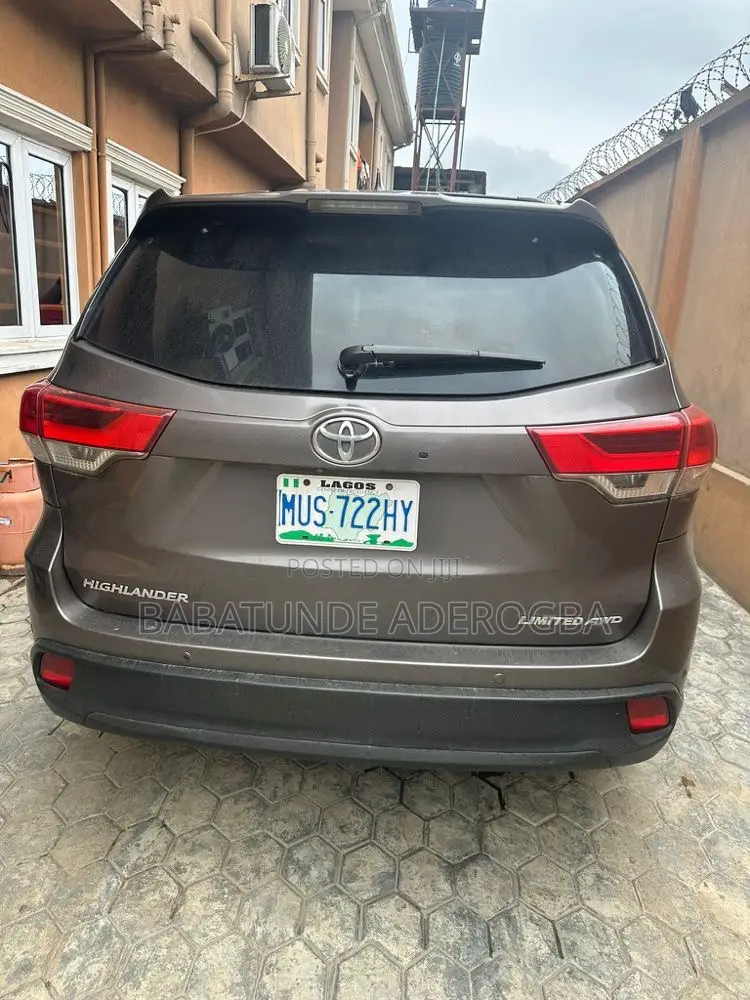 Toyota Highlander Limited 4dr SUV AWD (3.5L 6cyl 6A) 2015 Gray