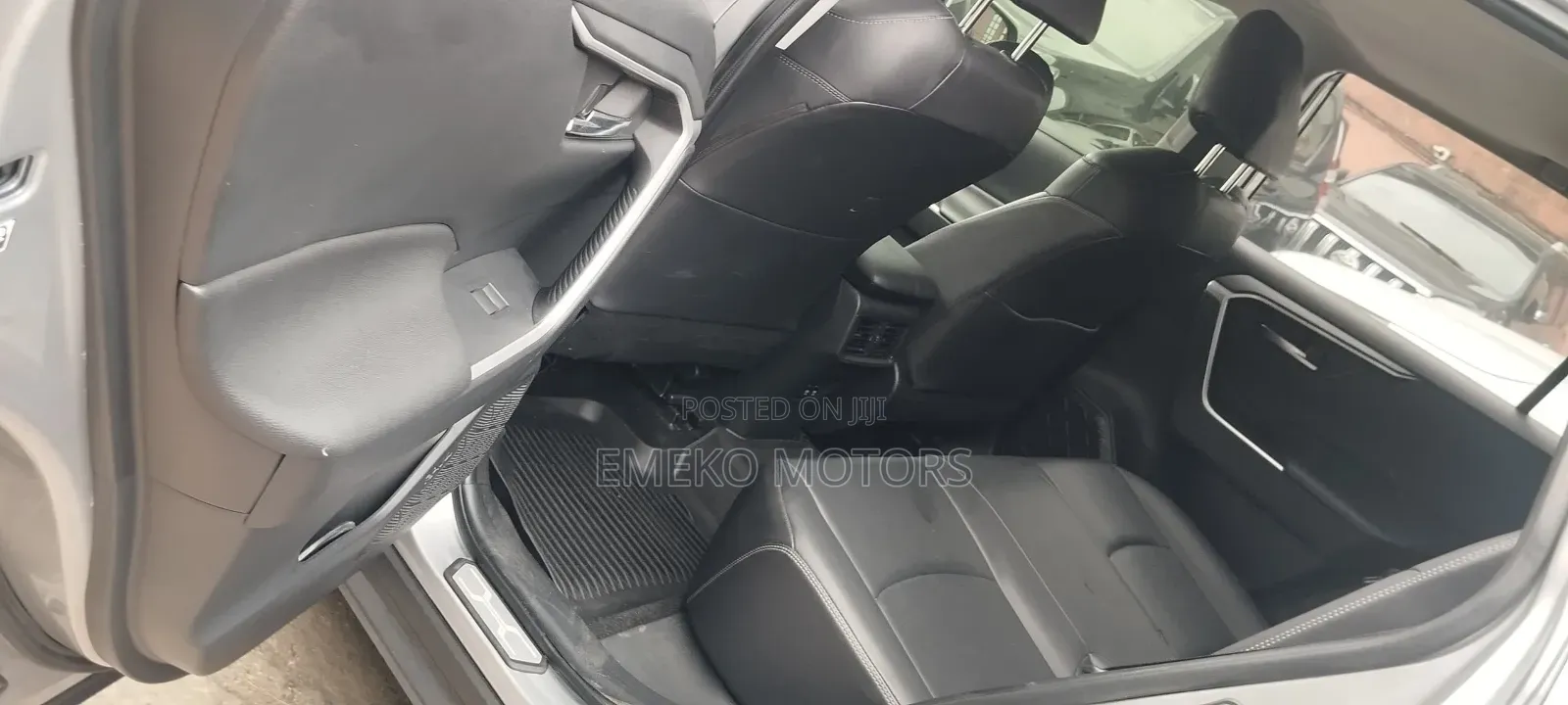 Toyota RAV4 XLE Premium AWD 2019 Silver