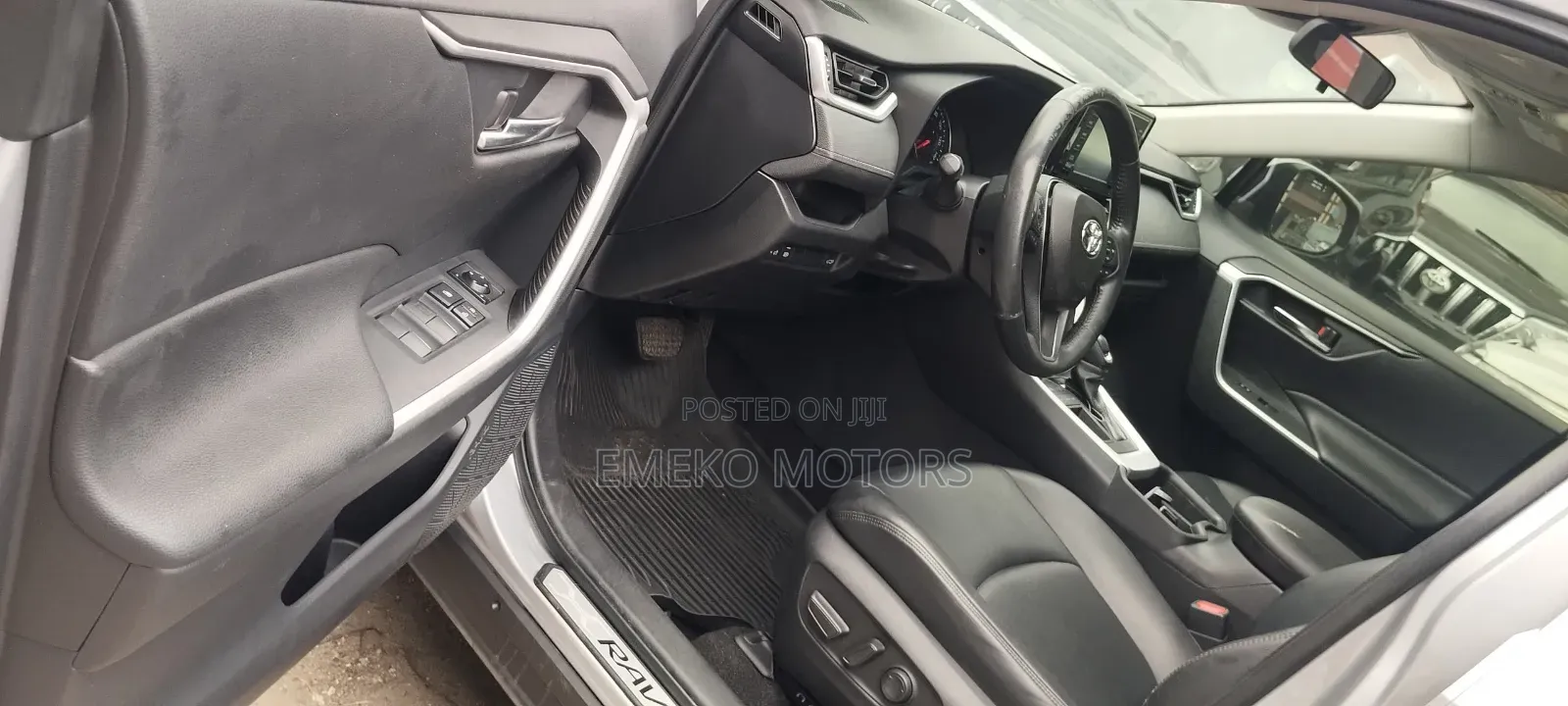Toyota RAV4 XLE Premium AWD 2019 Silver