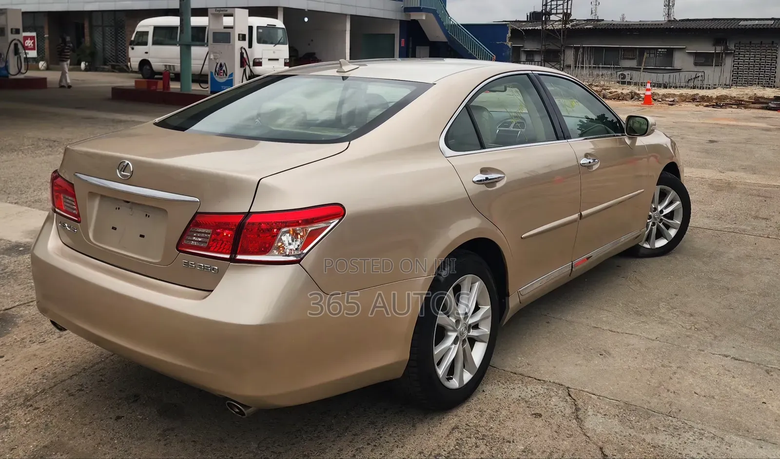 Lexus ES 350 2011 Gold