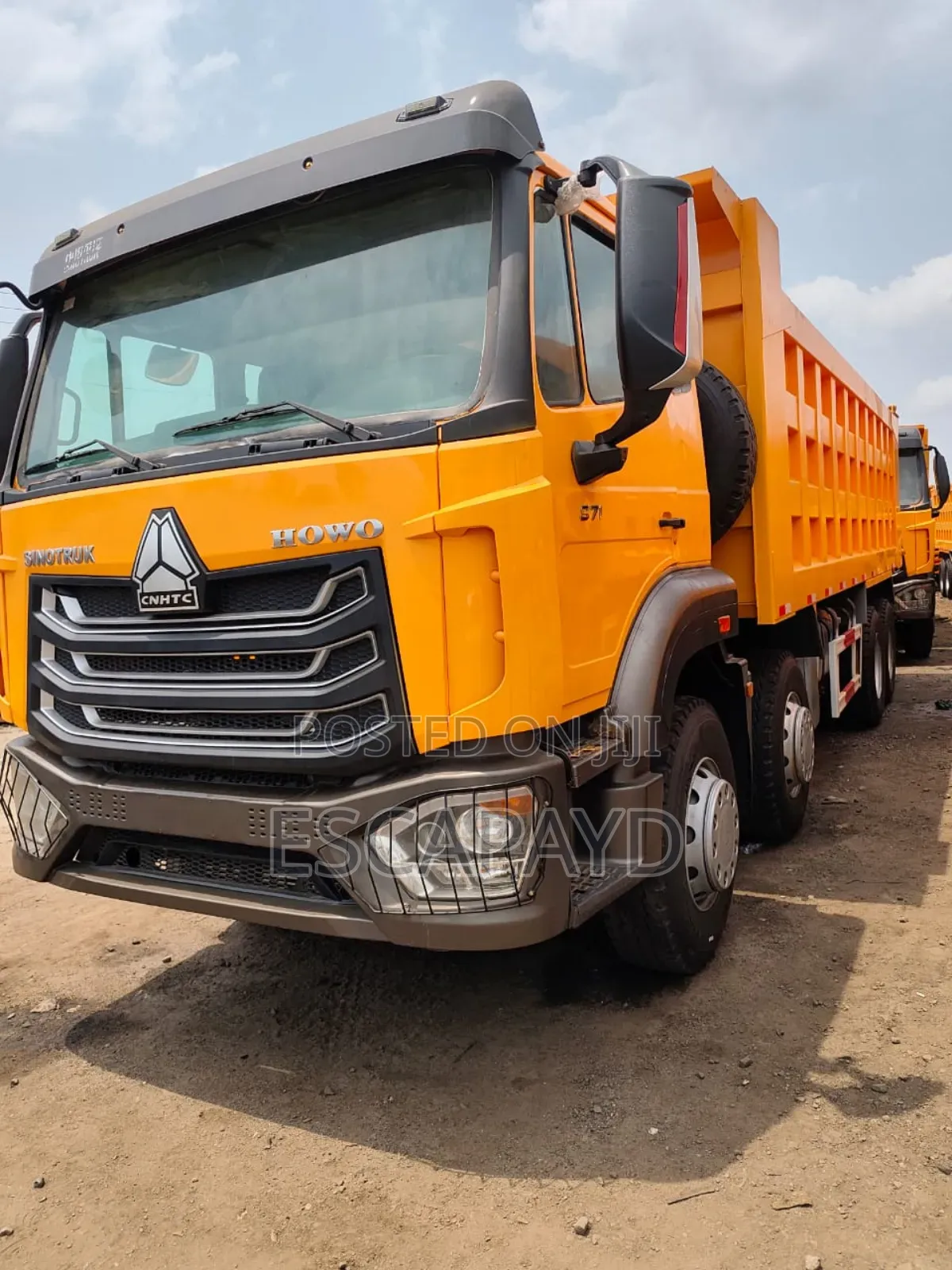 Brand New Sinotruk 12-Tire Heavy Duty Truck - Powerful Reliable!