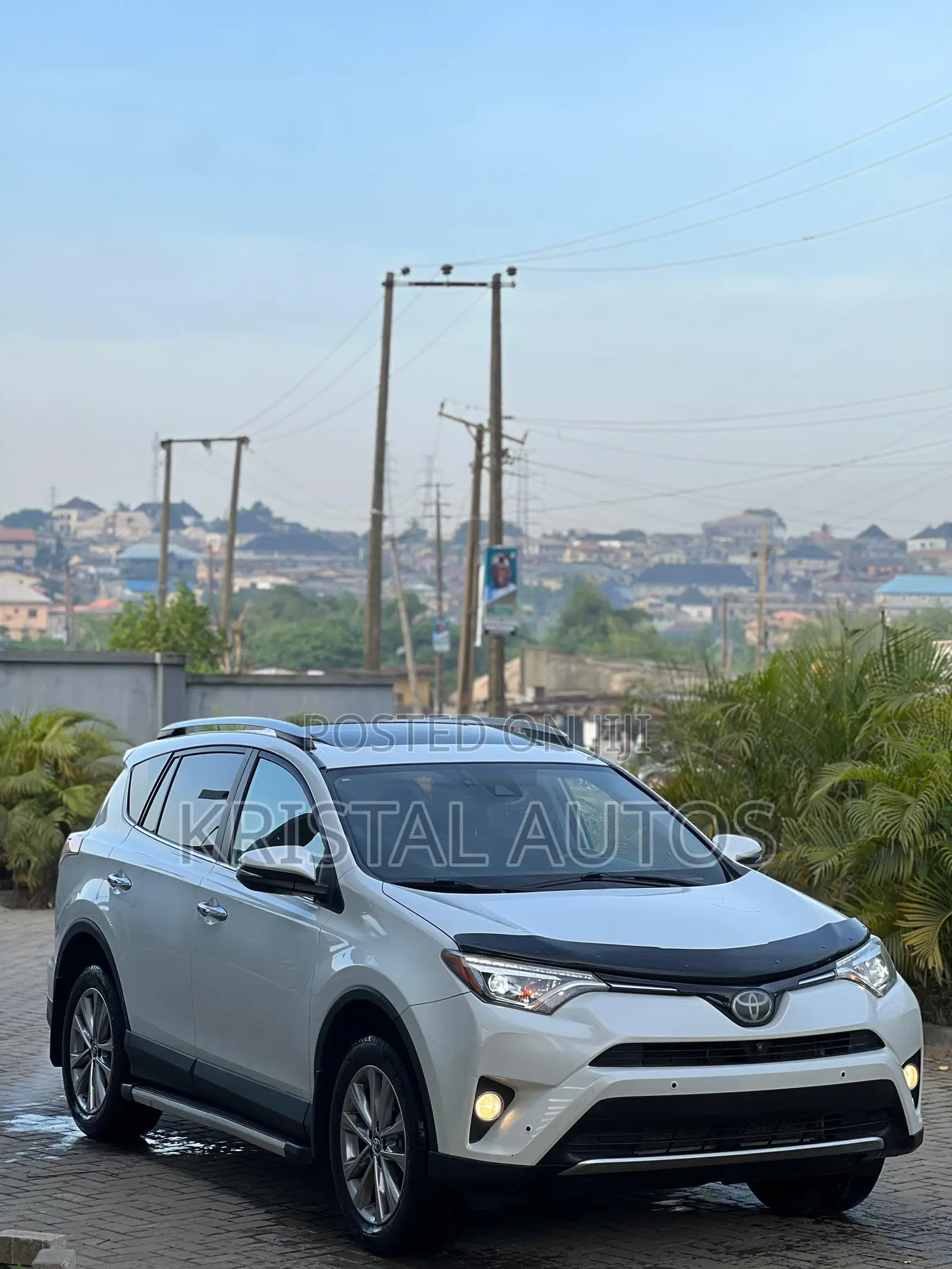 Toyota RAV4 Limited AWD (2.5L 4cyl 6A) 2017 White