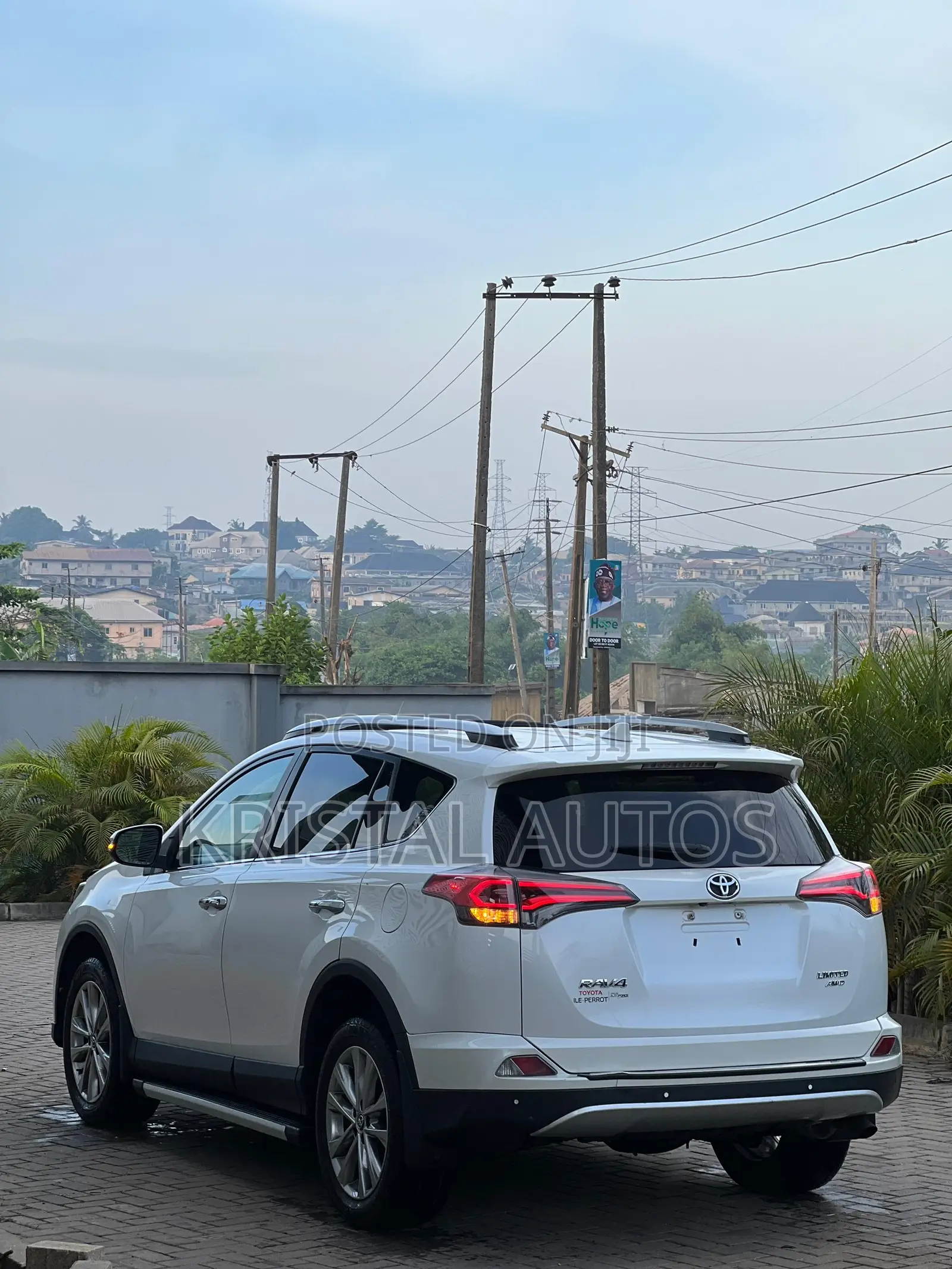 Toyota RAV4 Limited AWD (2.5L 4cyl 6A) 2017 White