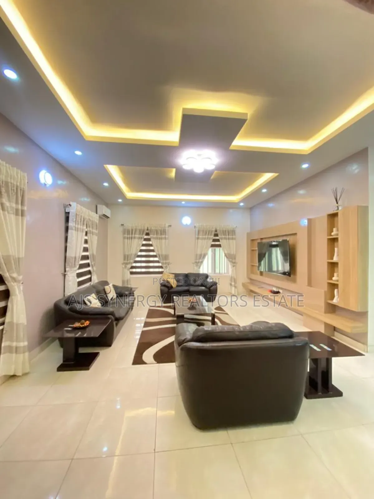 Furnished 5bdrm Apartment in Osapa london for rent