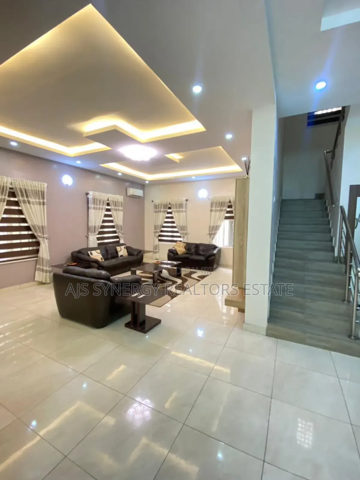 Furnished 5bdrm Apartment in Osapa london for rent