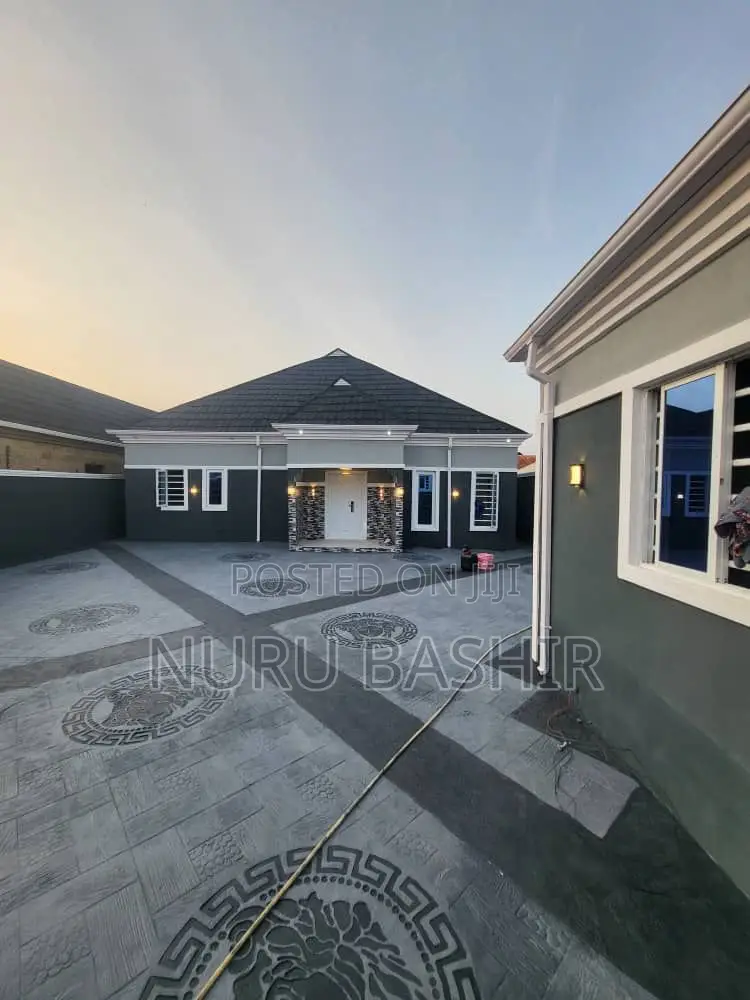 3bdrm Bungalow in Success Estate, Akala Express for sale