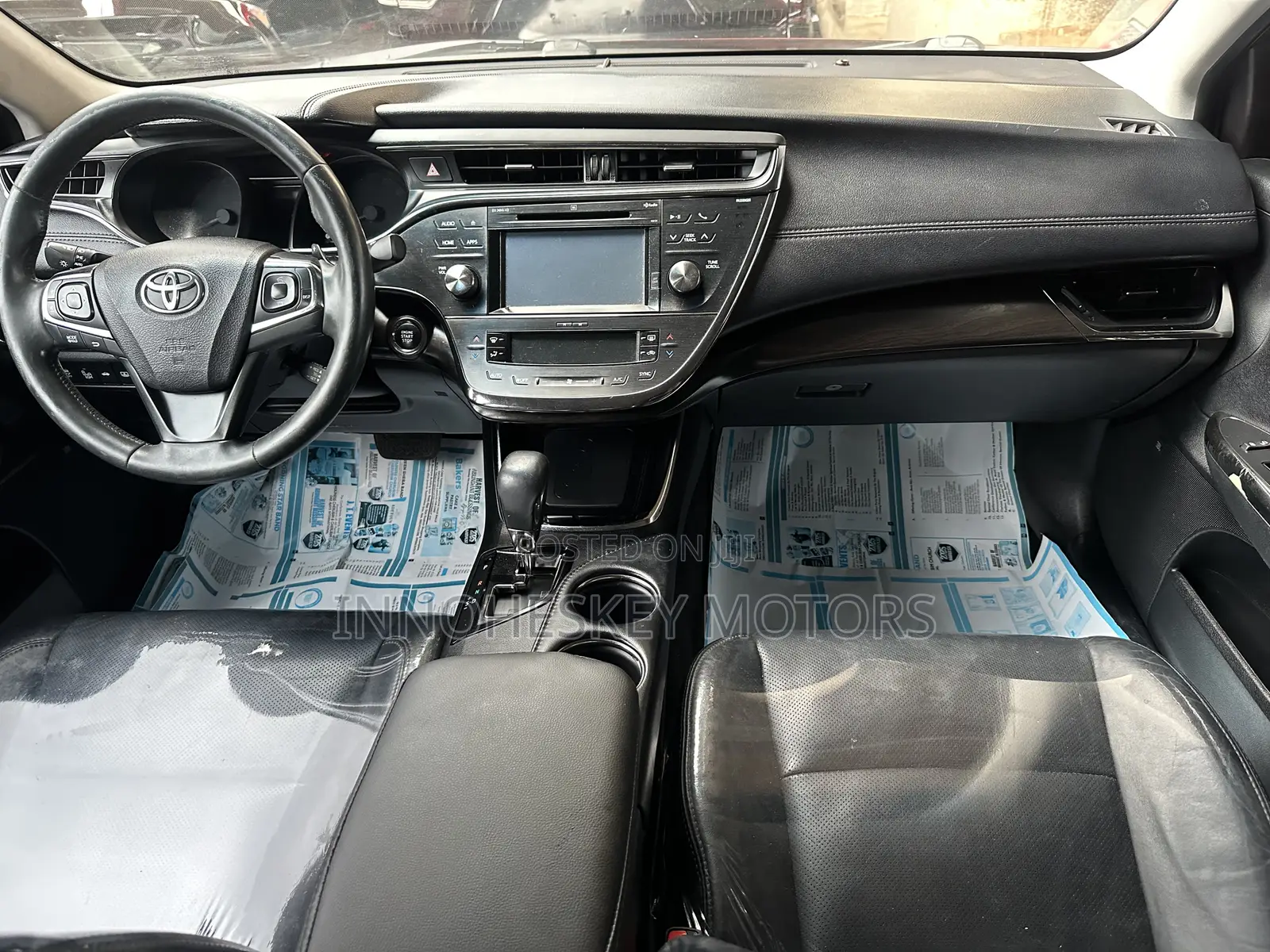 Toyota Avalon Limited FWD Sedan (3.6L 6cyl 6A) 2016 Red