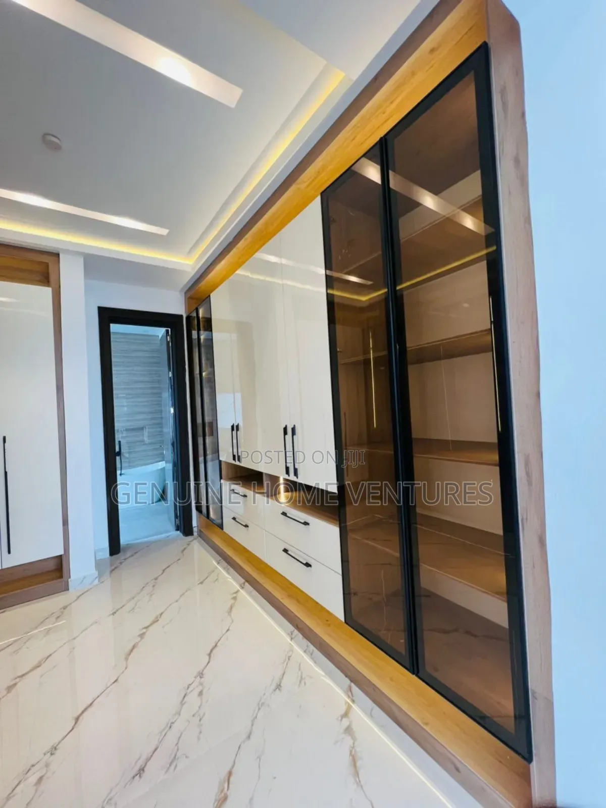 5bdrm Duplex in Ikota for sale