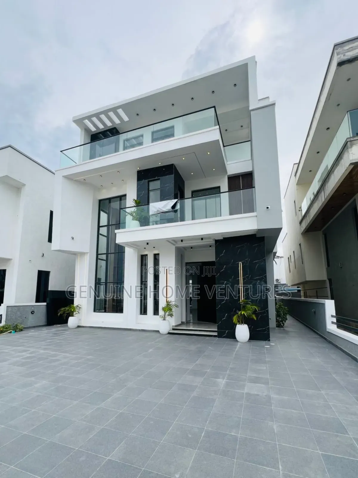 5bdrm Duplex in Ikota for sale