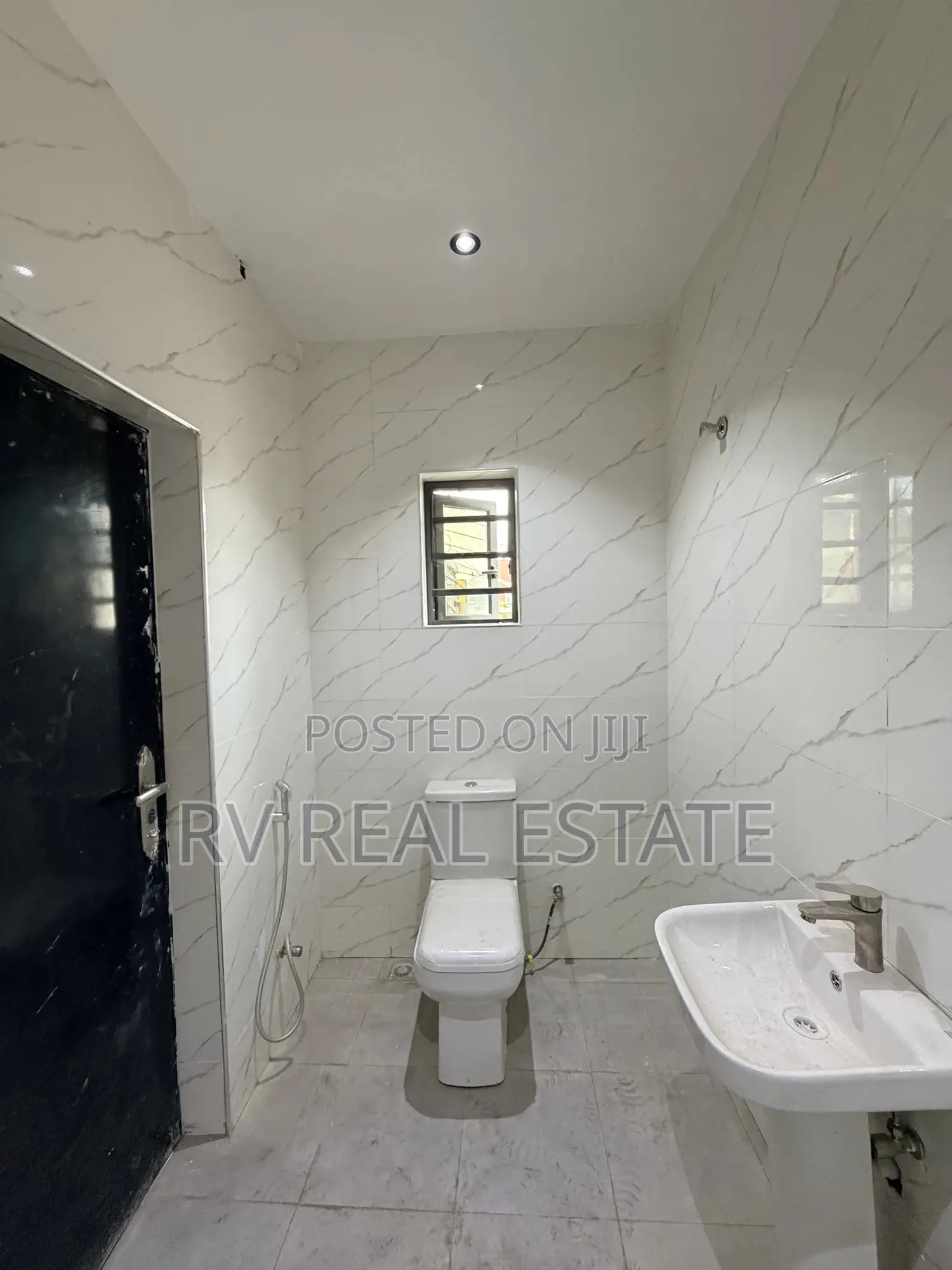 3bdrm Apartment in Gbagada for sale