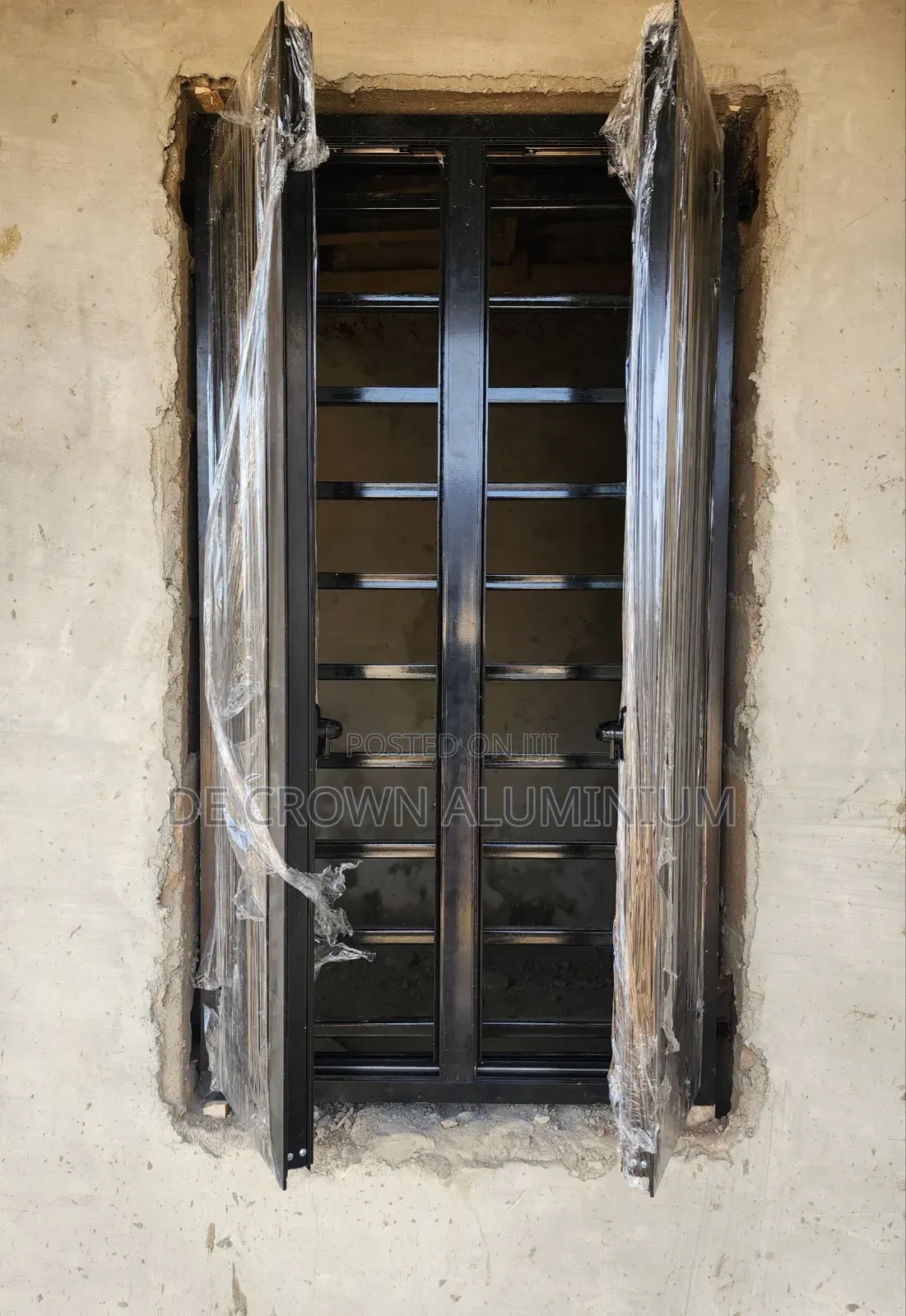 Luxury Black Aluminium Casement Windows With Burglary Proof Net