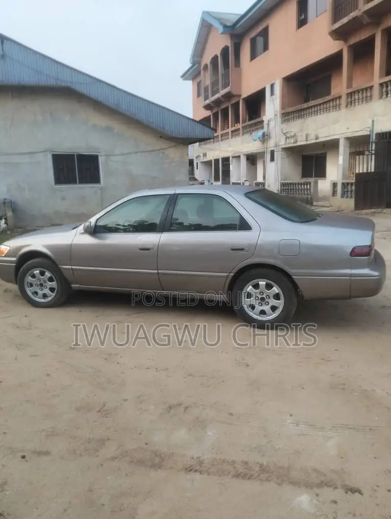Toyota Camry 2001 Gray