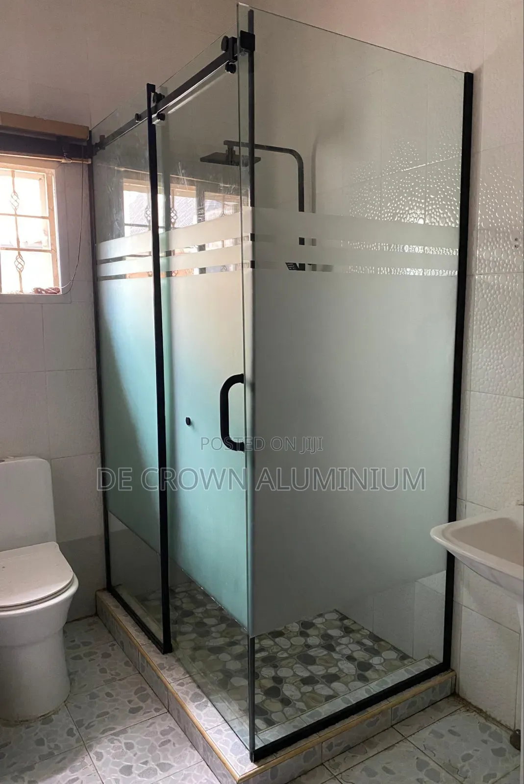 Luxury 10mm Tempered Glass Half Frosted Shower Cubicle With Black Fram