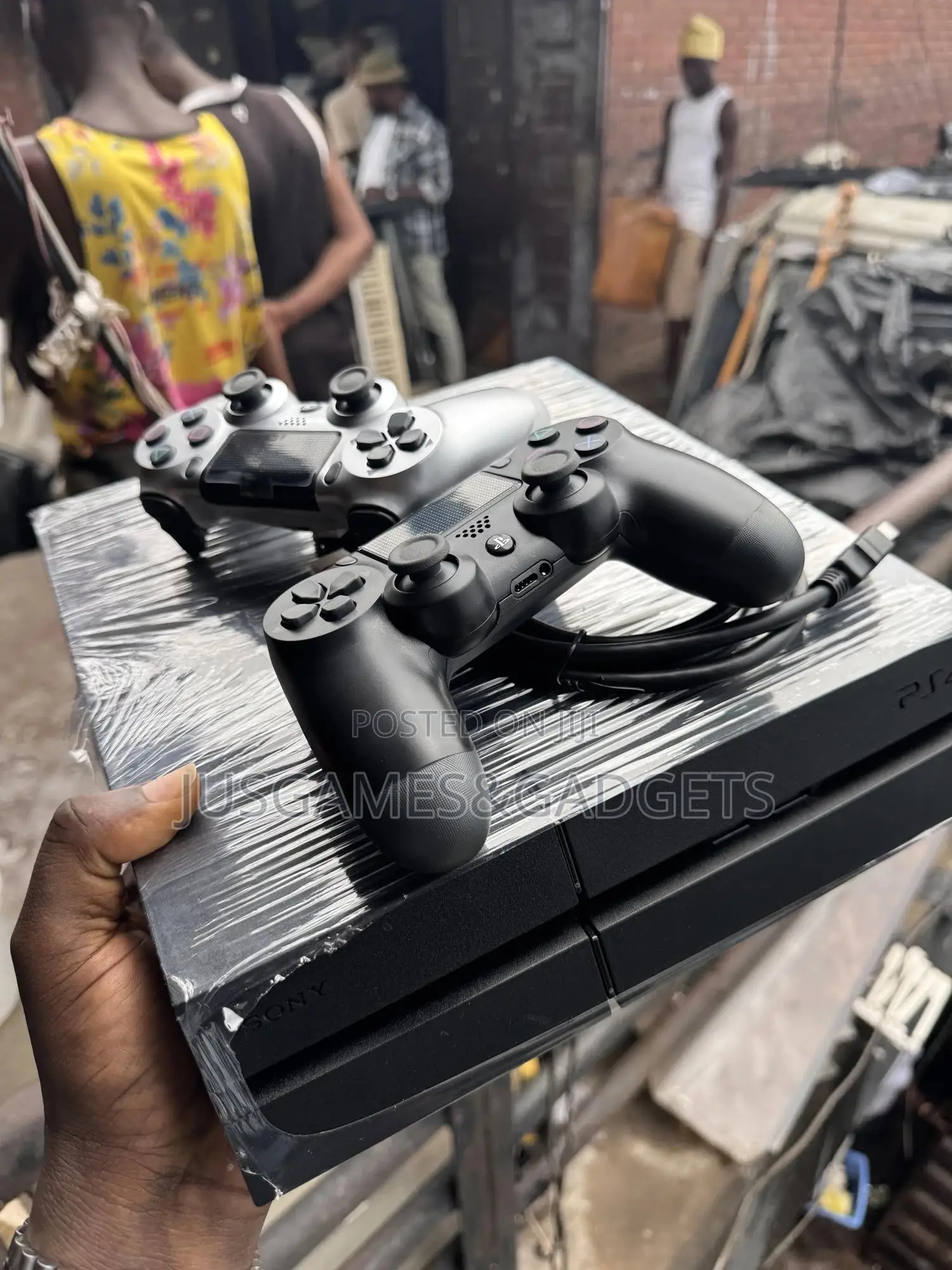 Playstation 4 With Its Complete Gadgets/Accessories