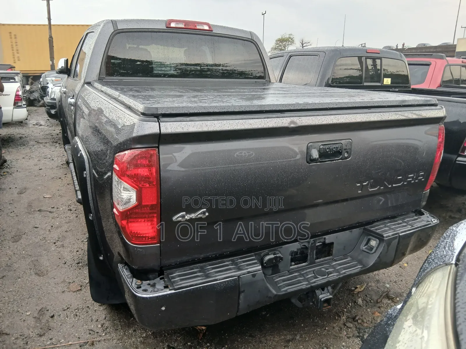 Toyota Tundra Limited 5.7L V8 4x2 CrewMax 5.6 ft. box 145.7 in. WB 2017