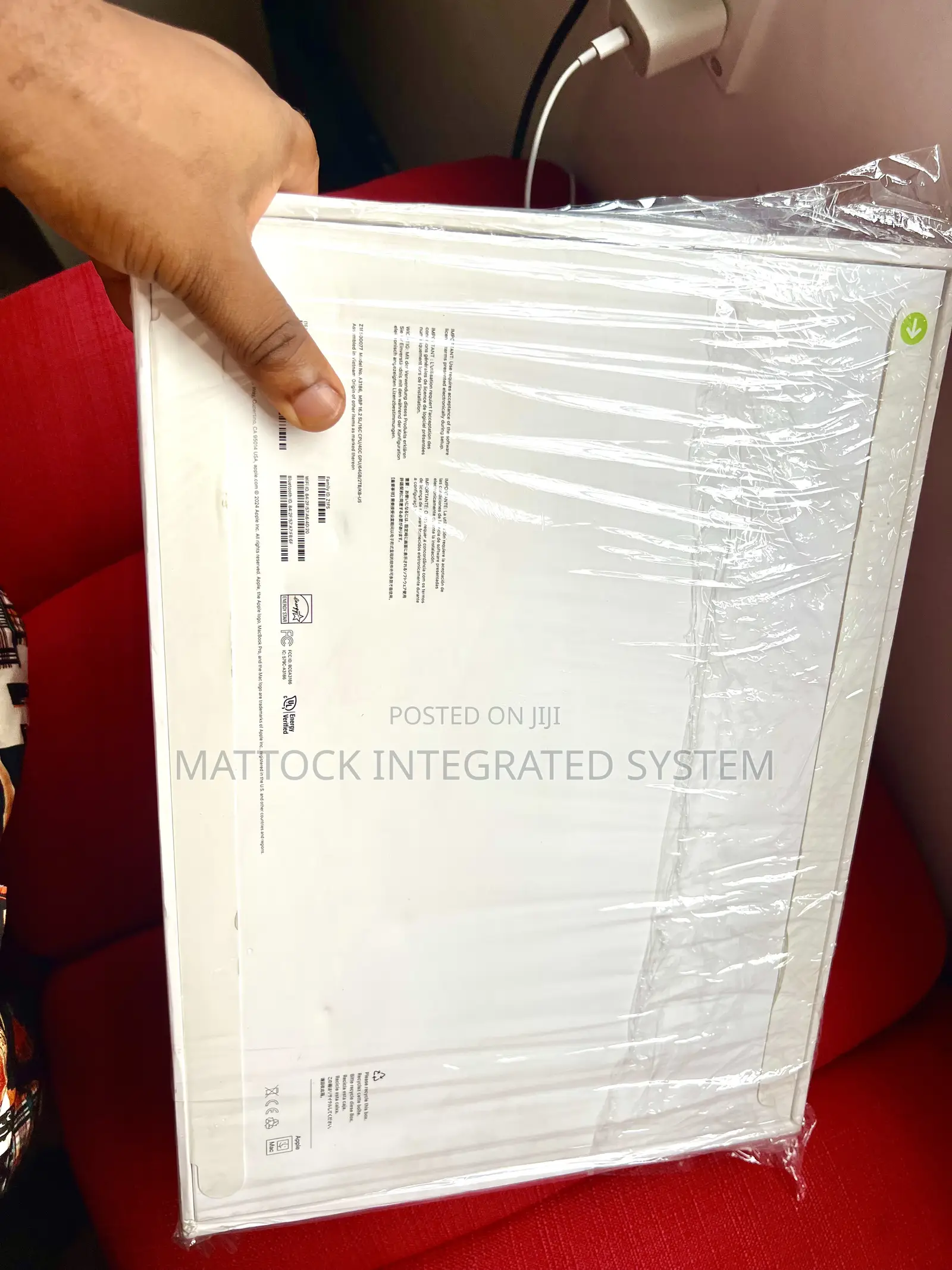 New Laptop Apple MacBook Pro 2024 M4 Max 16-inch 64GB Apple M4 SSD 2T