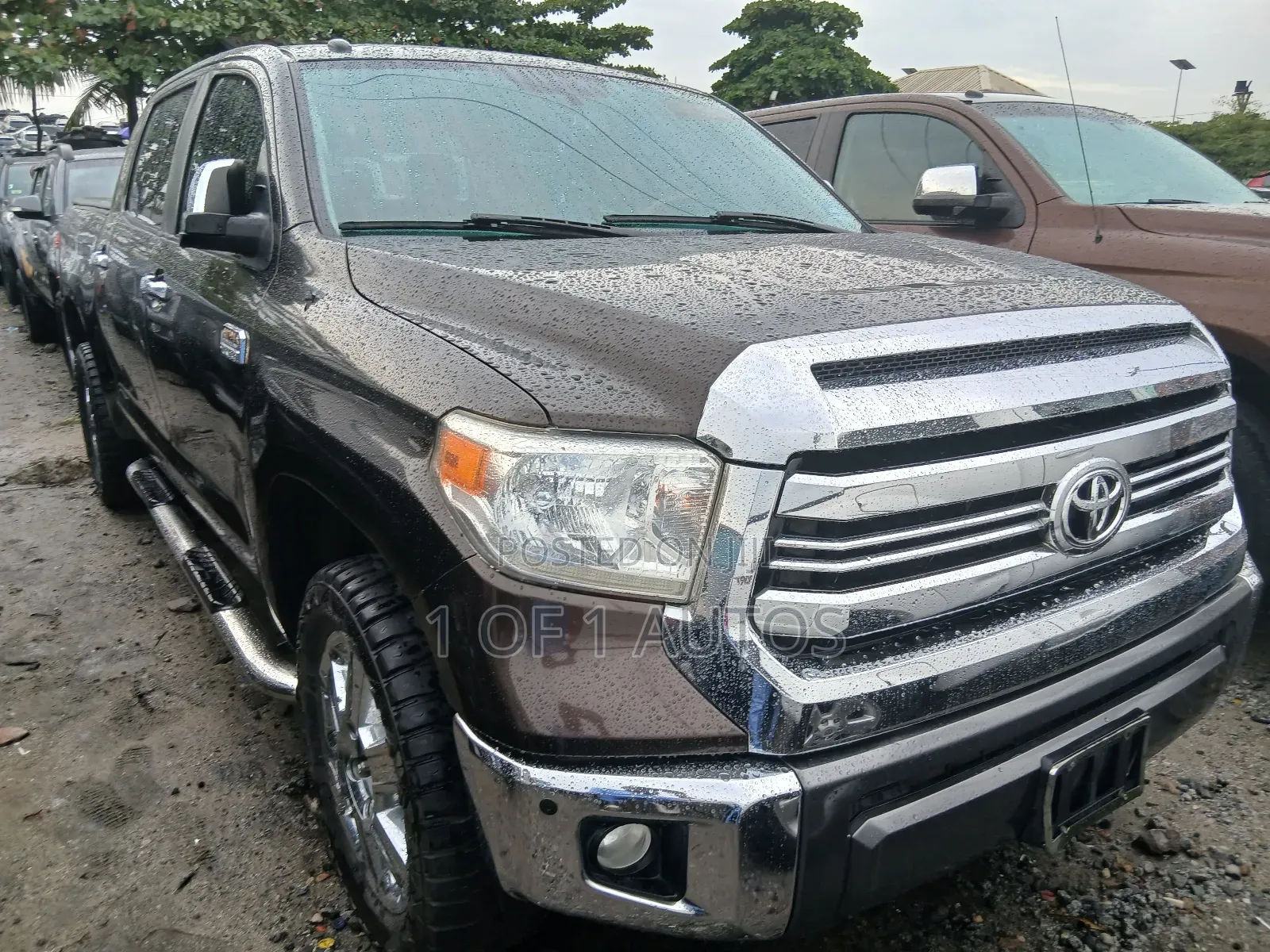Toyota Tundra Limited 5.7L V8 4x2 CrewMax 5.6 ft. box 145.7 in. WB 2017