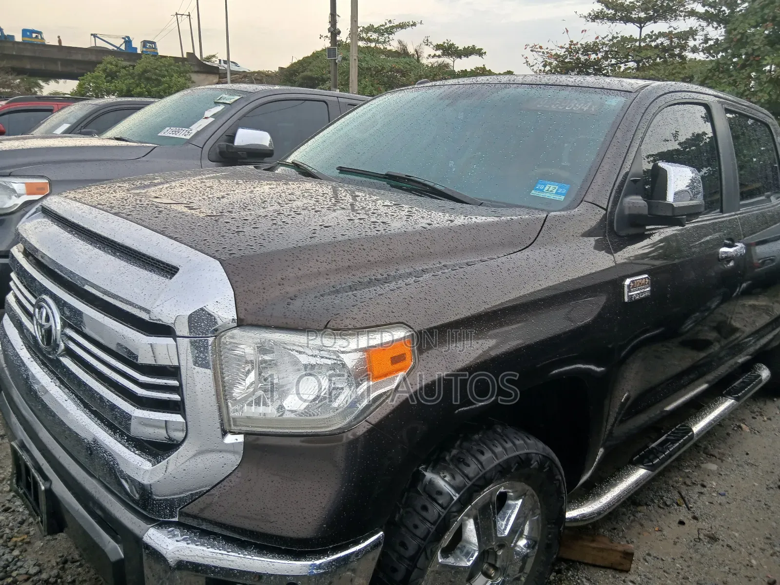 Toyota Tundra Limited 5.7L V8 4x2 CrewMax 5.6 ft. box 145.7 in. WB 2017