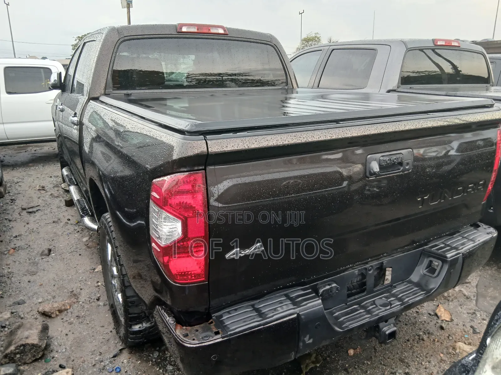 Toyota Tundra Limited 5.7L V8 4x2 CrewMax 5.6 ft. box 145.7 in. WB 2017