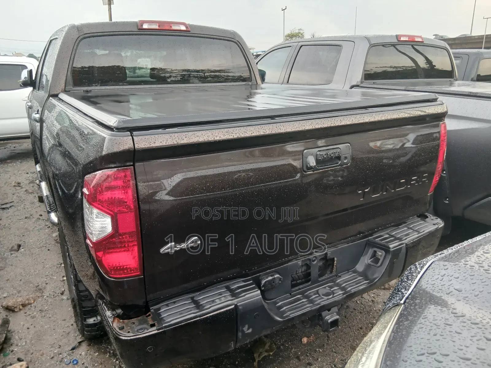 Toyota Tundra Limited 5.7L V8 4x2 CrewMax 5.6 ft. box 145.7 in. WB 2017