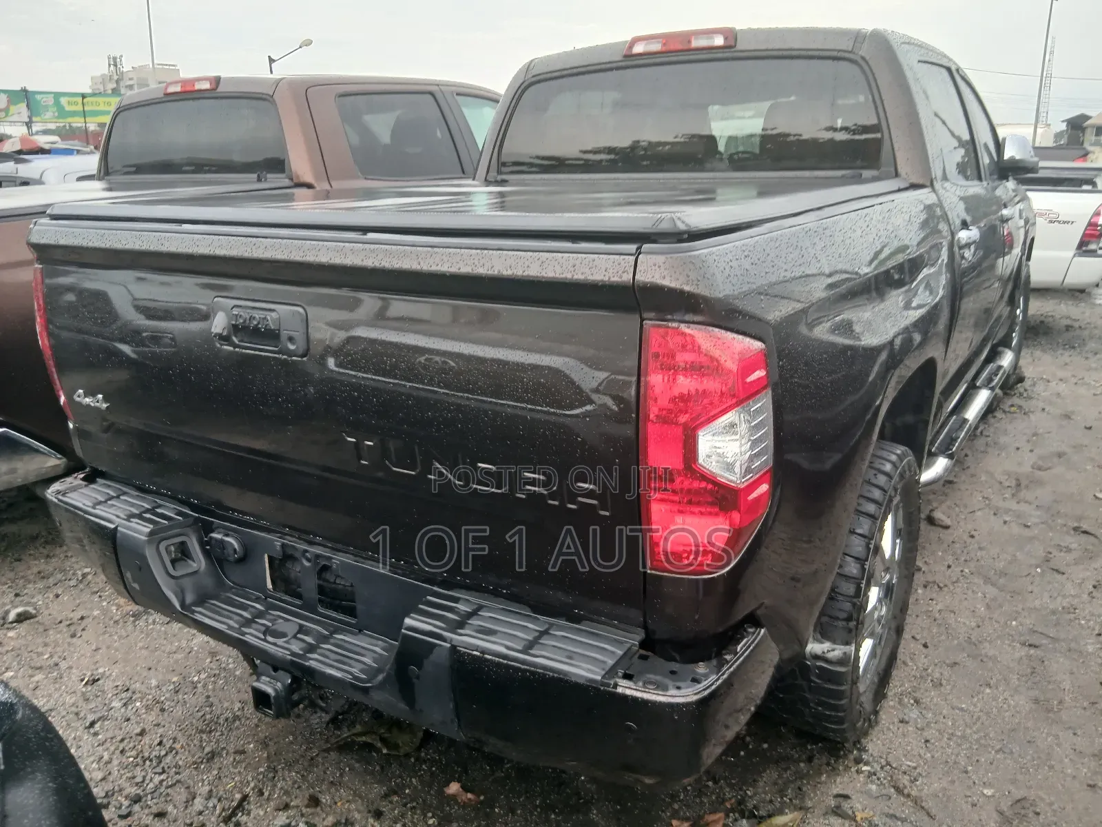 Toyota Tundra Limited 5.7L V8 4x2 CrewMax 5.6 ft. box 145.7 in. WB 2017