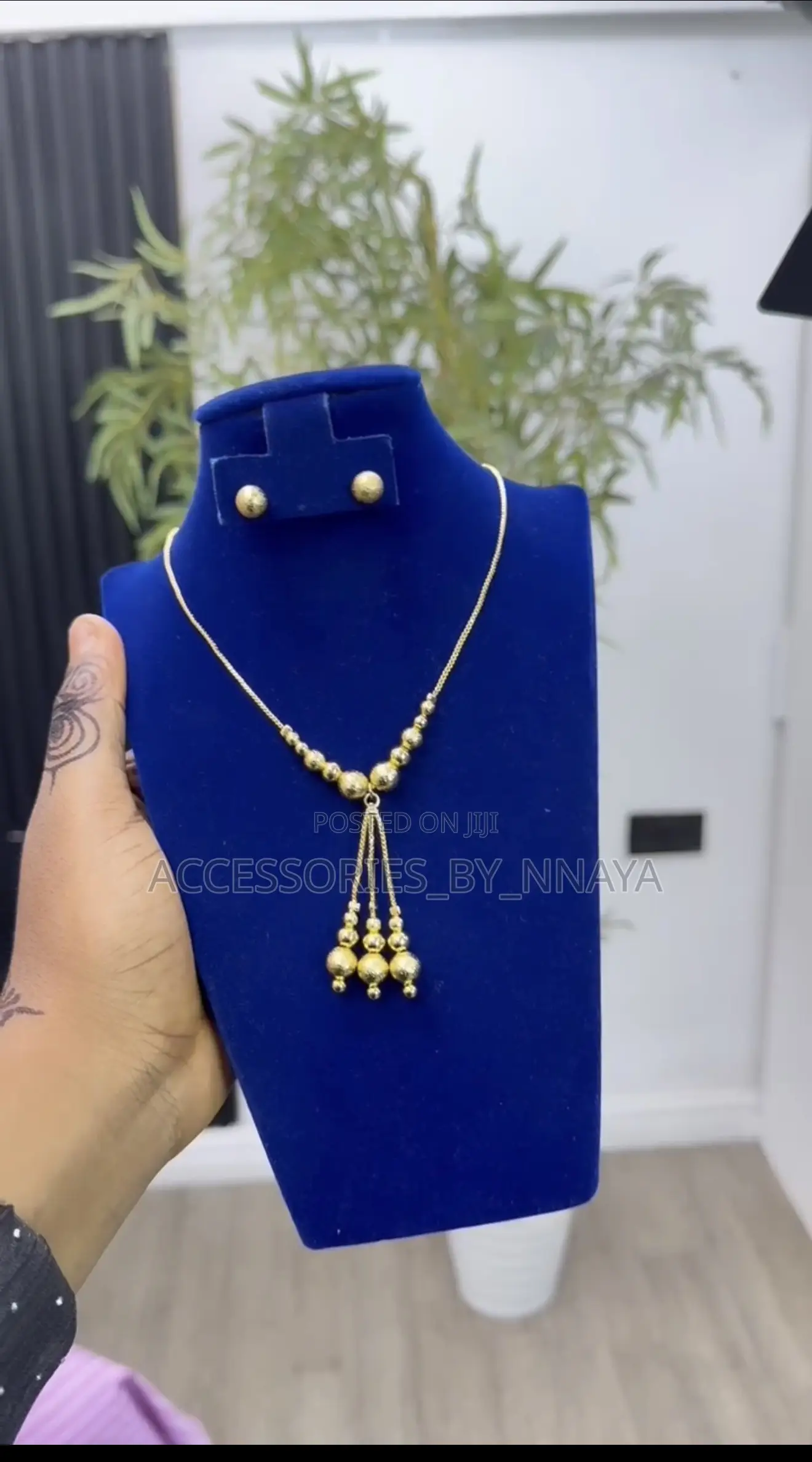 Glittering Gold Necklace Set