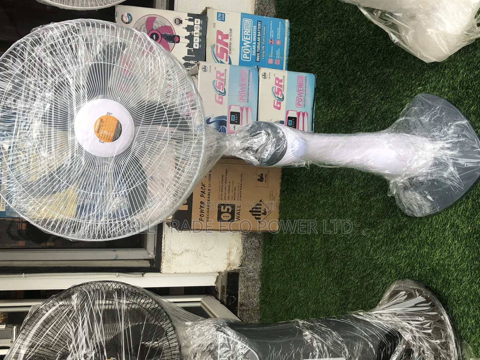 Qasa Curvy 18-Inch Rechargeable Fan