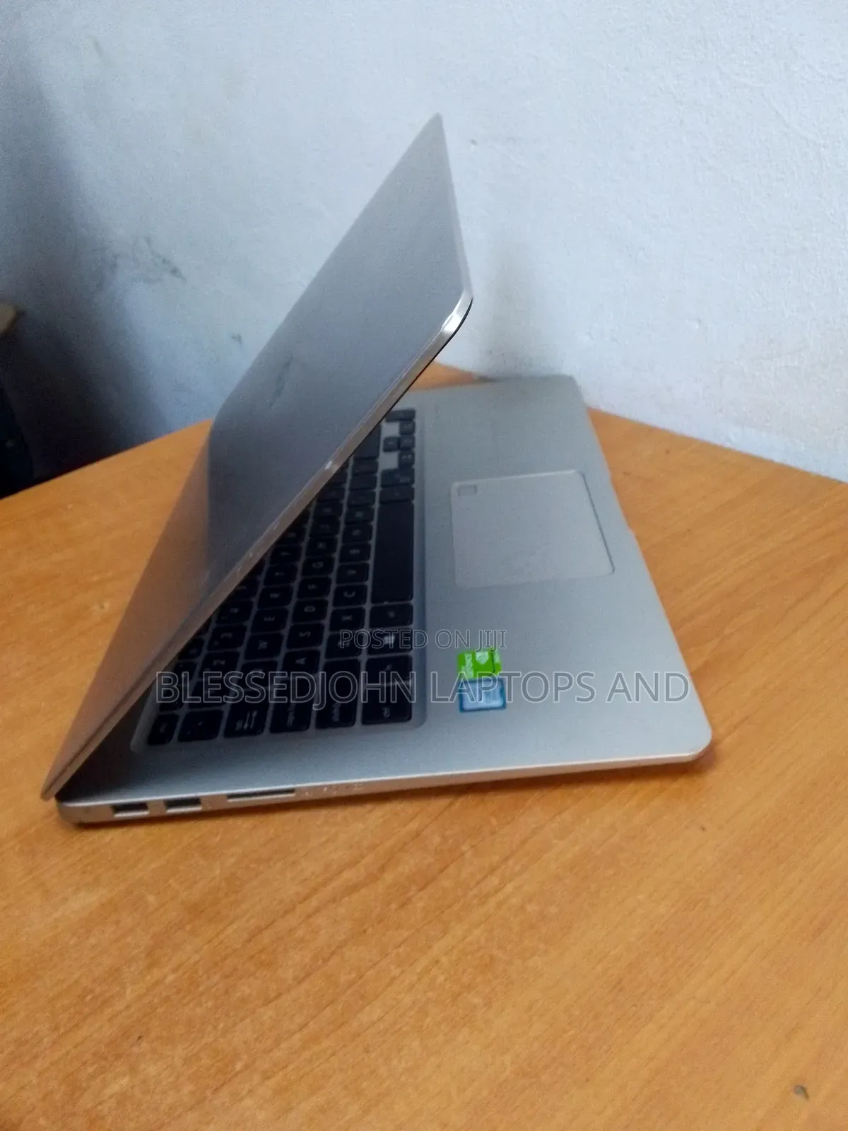 Laptop Asus F82Q 8GB Intel Core i5 HDD 1T
