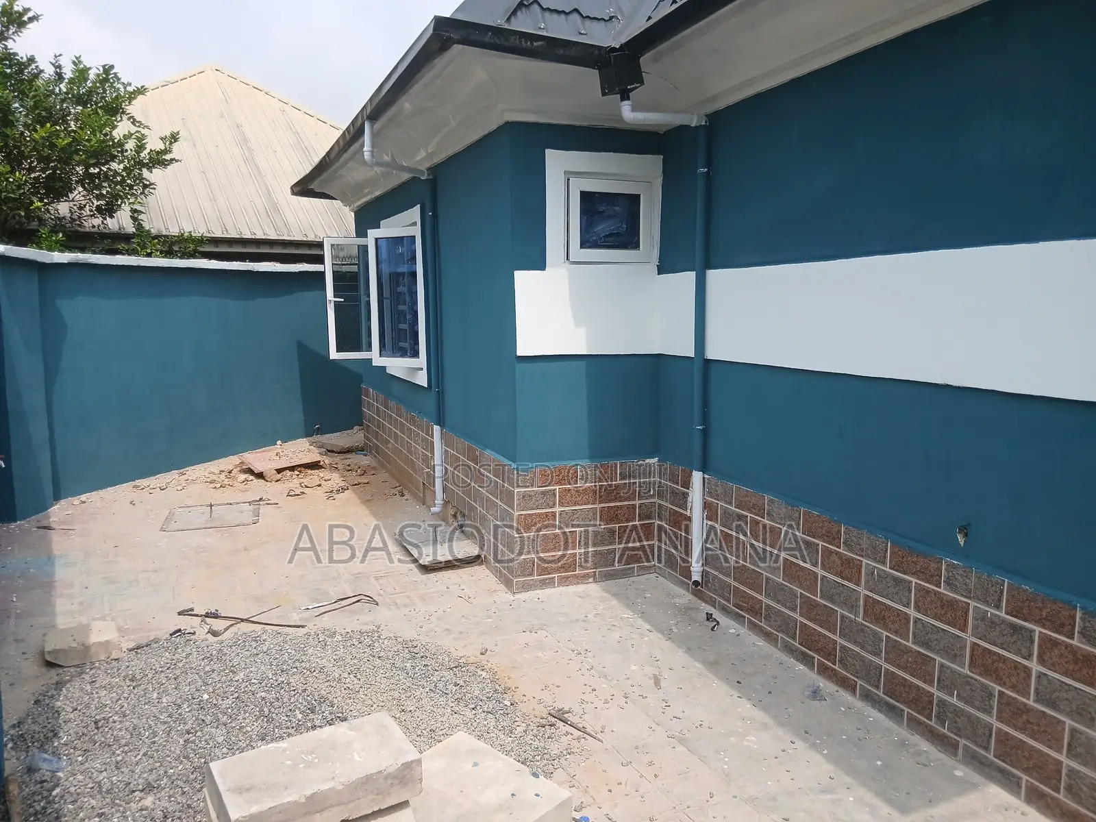 4bdrm Bungalow in Abak Road By Federal, Uyo for sale