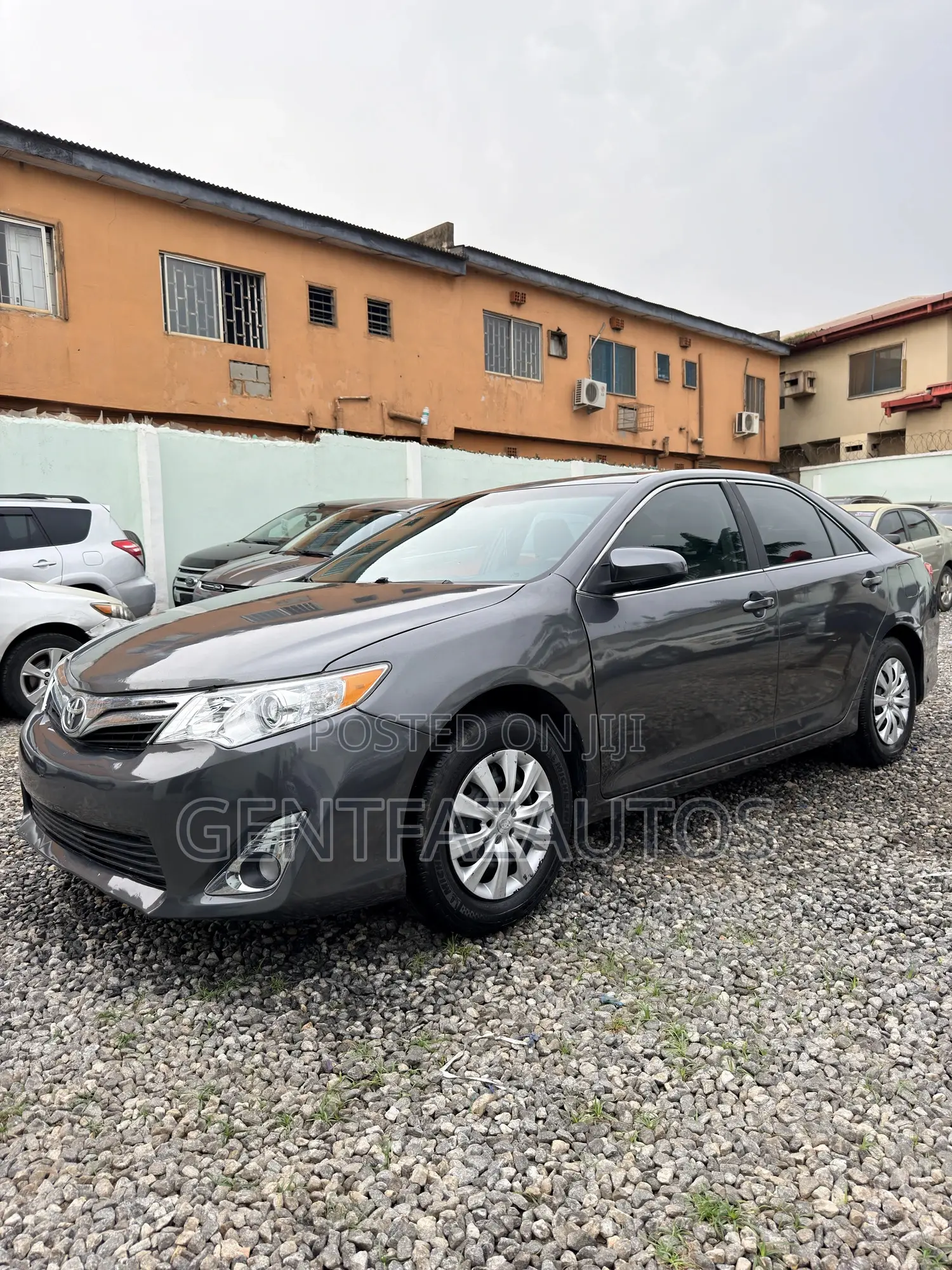 Toyota Camry LE 4dr Sedan (2.5L 4cyl 6A) 2013 Gray