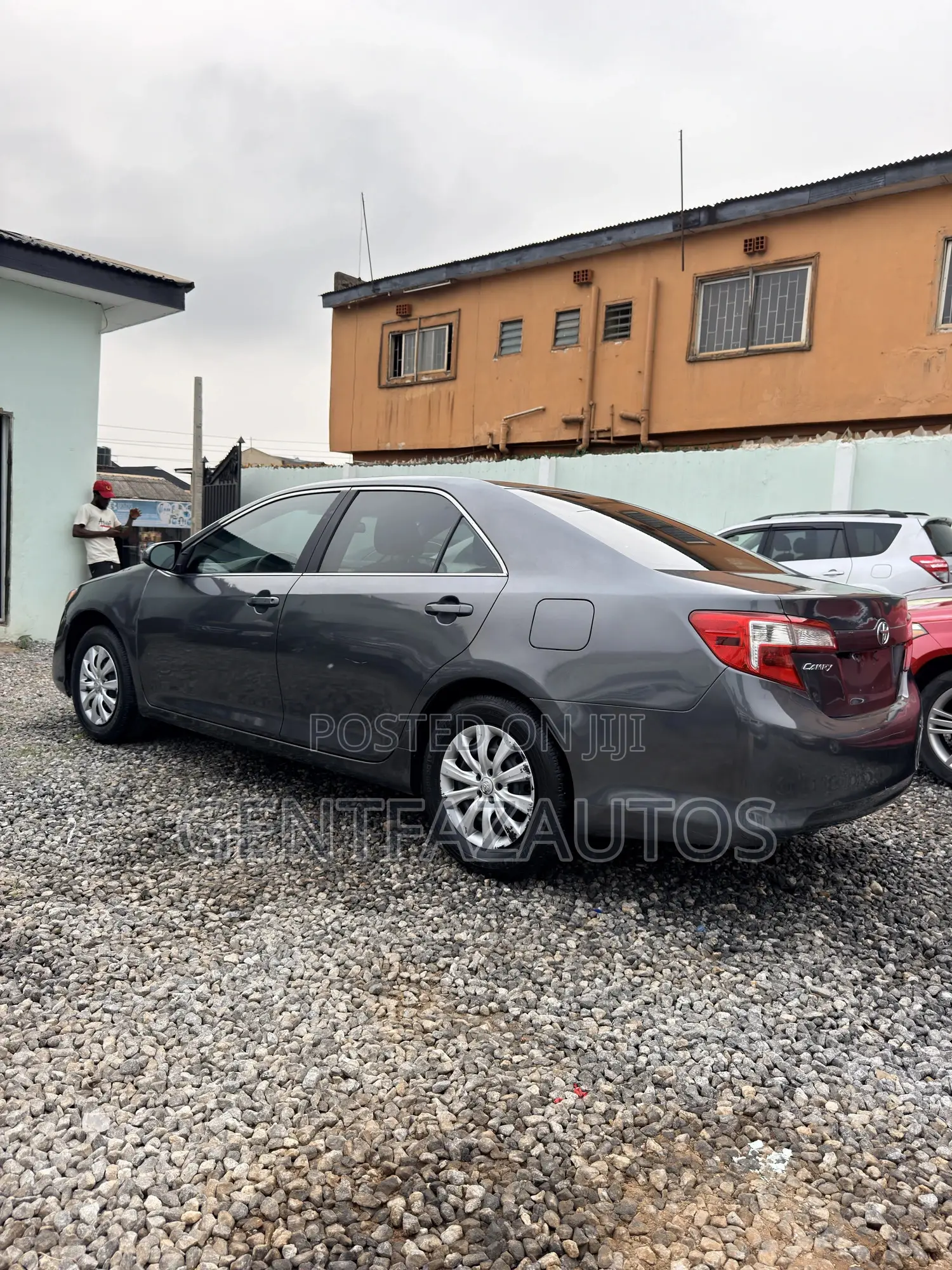 Toyota Camry LE 4dr Sedan (2.5L 4cyl 6A) 2013 Gray