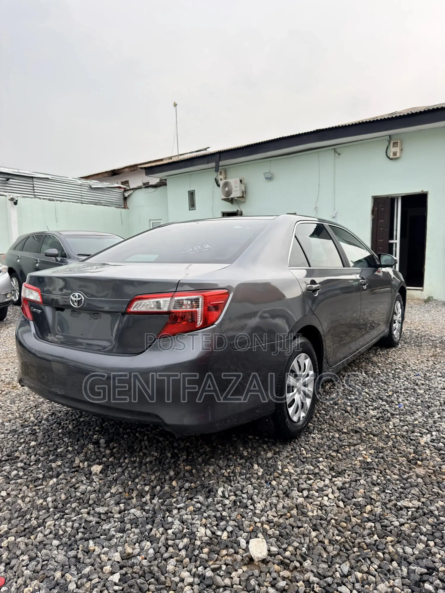 Toyota Camry LE 4dr Sedan (2.5L 4cyl 6A) 2013 Gray