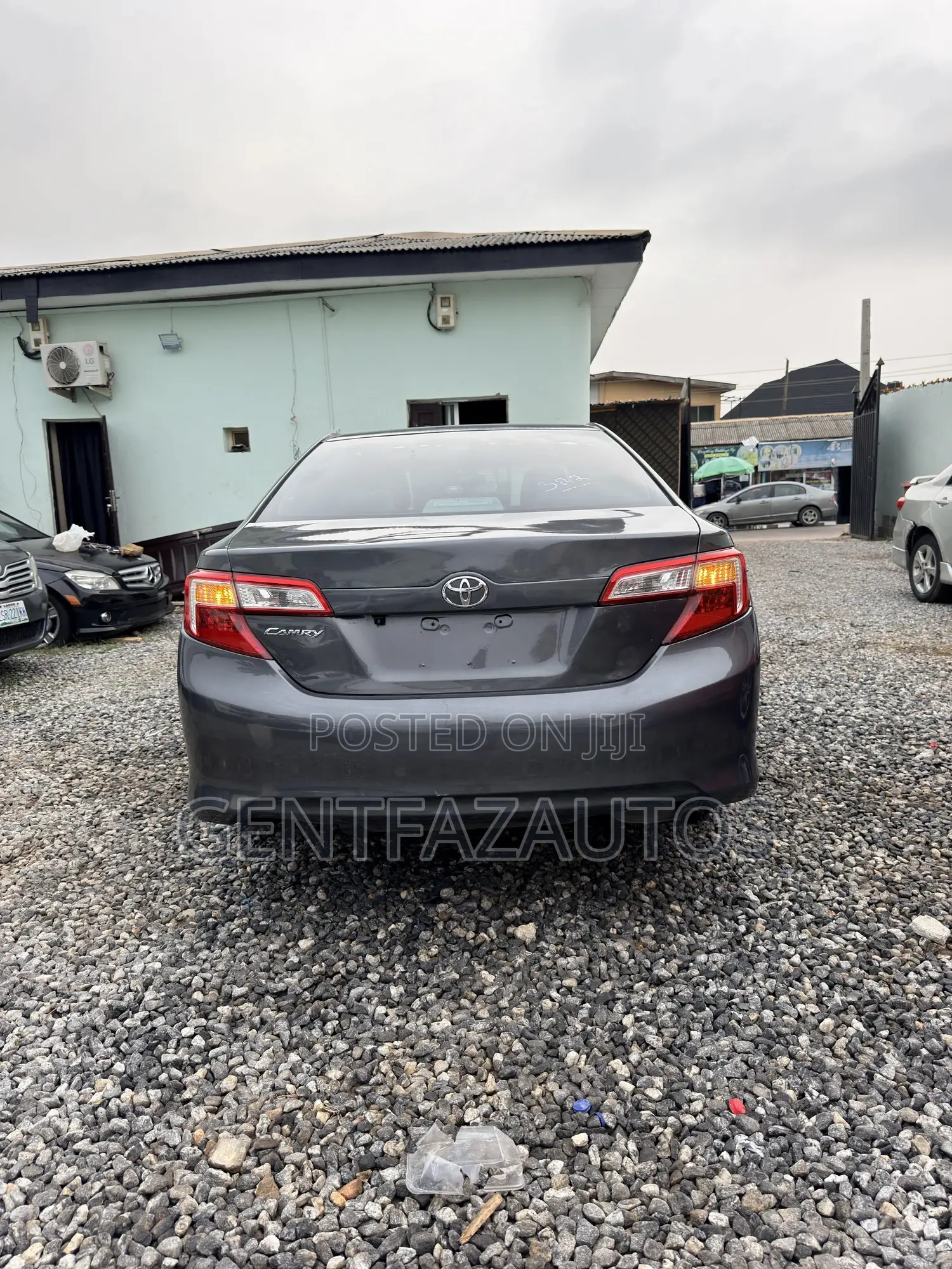 Toyota Camry LE 4dr Sedan (2.5L 4cyl 6A) 2013 Gray
