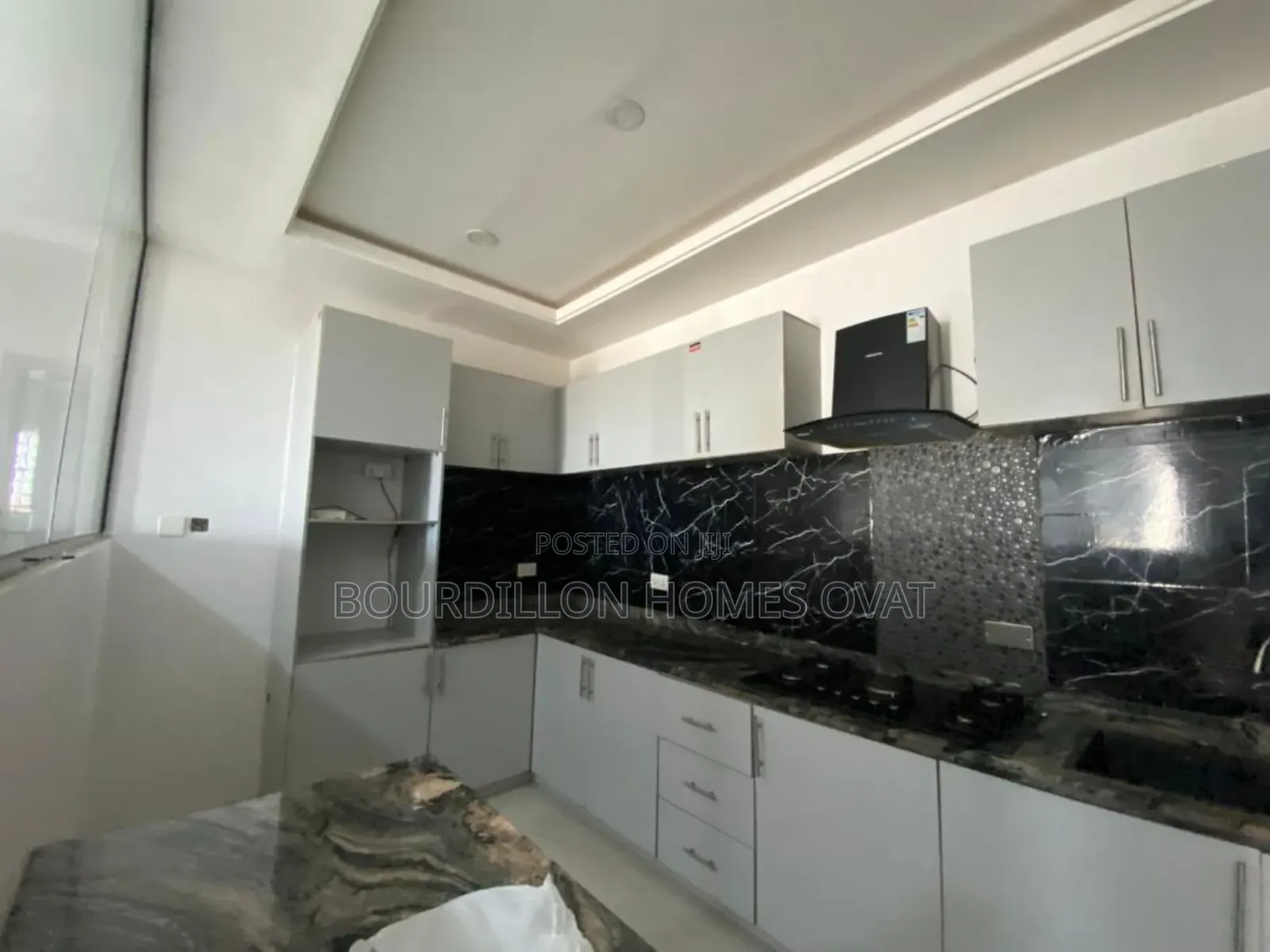 3bdrm Apartment in Ikate Lekki Lagos for sale