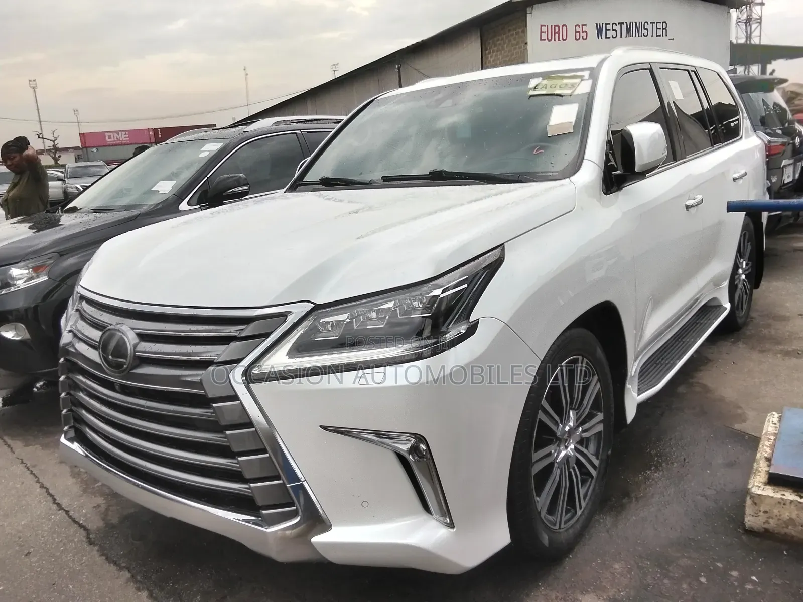 Lexus LX 570 AWD 2019 White