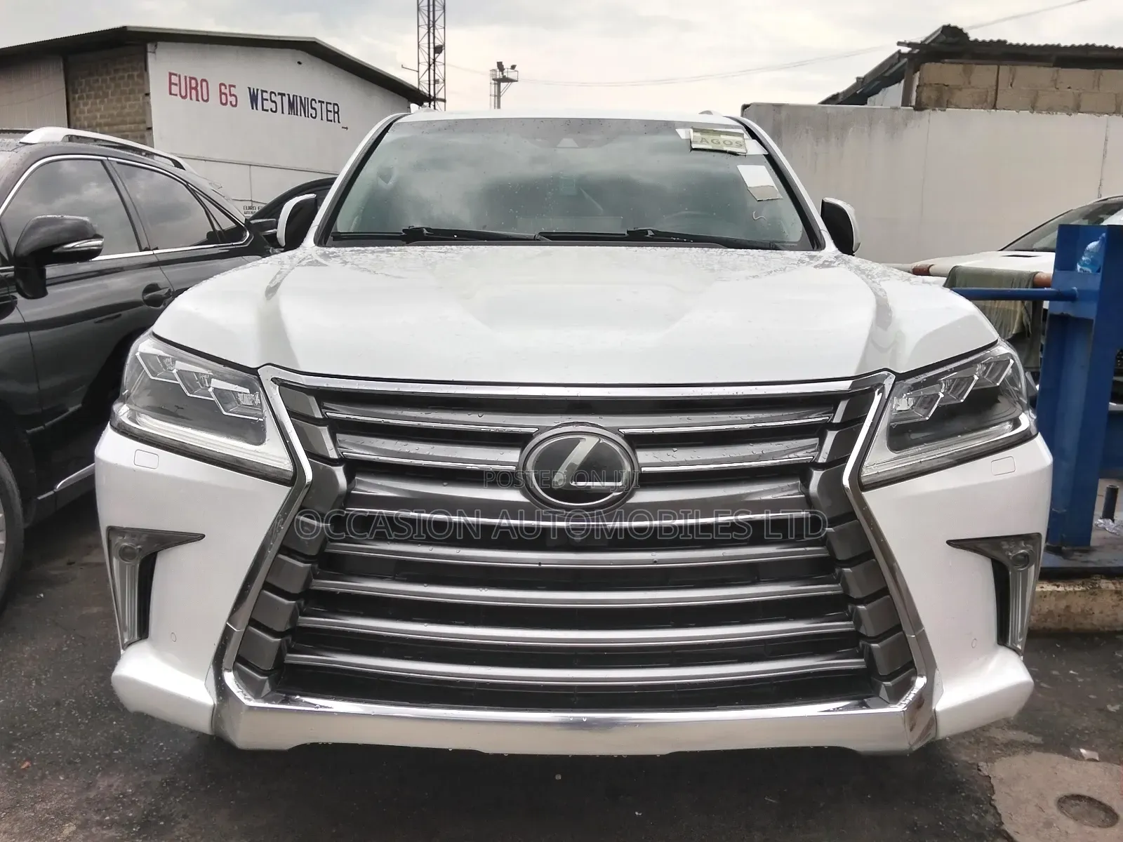 Lexus LX 570 AWD 2019 White