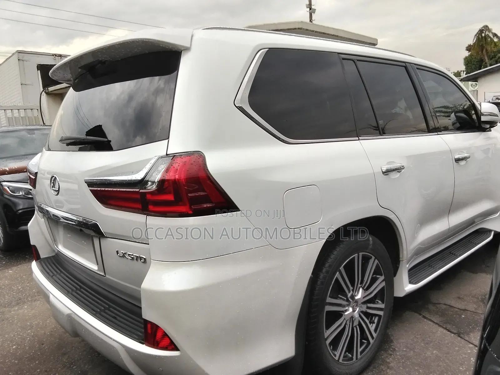Lexus LX 570 AWD 2019 White