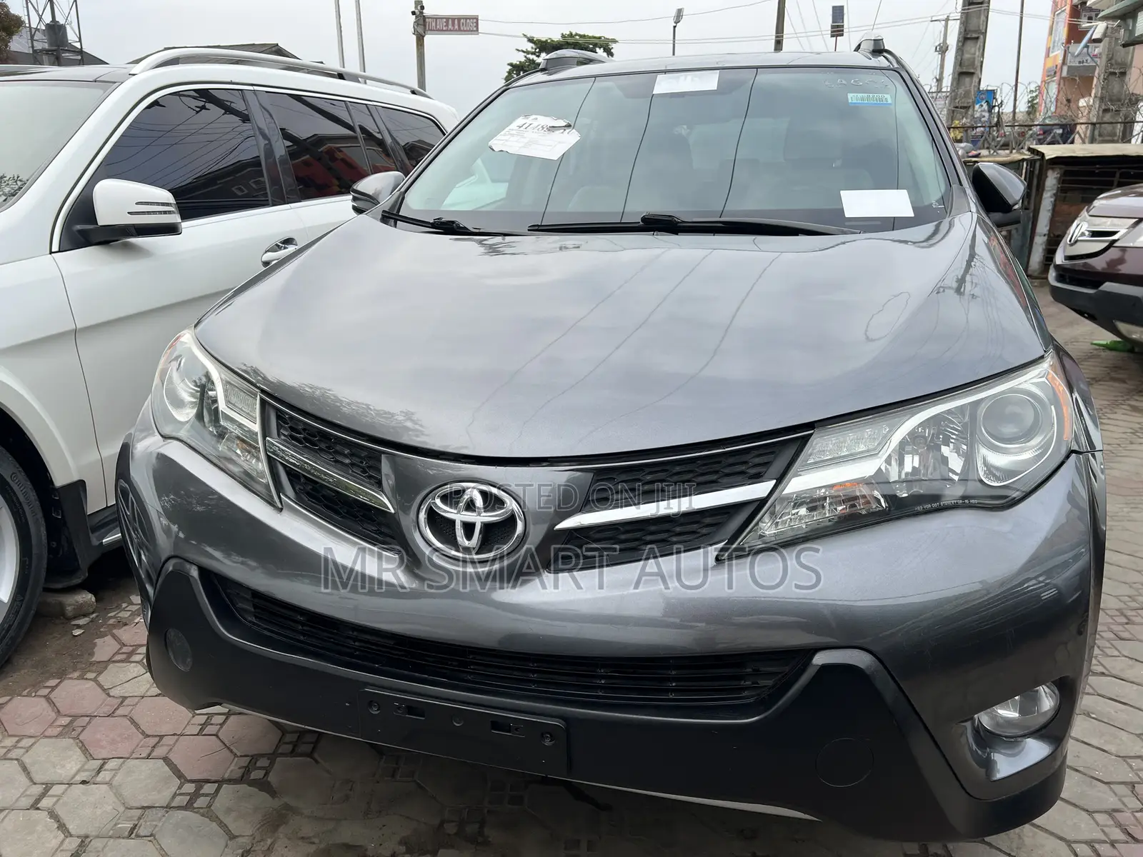 Toyota RAV4 XLE 4dr SUV (2.5L 4cyl 6A) 2015 Gray