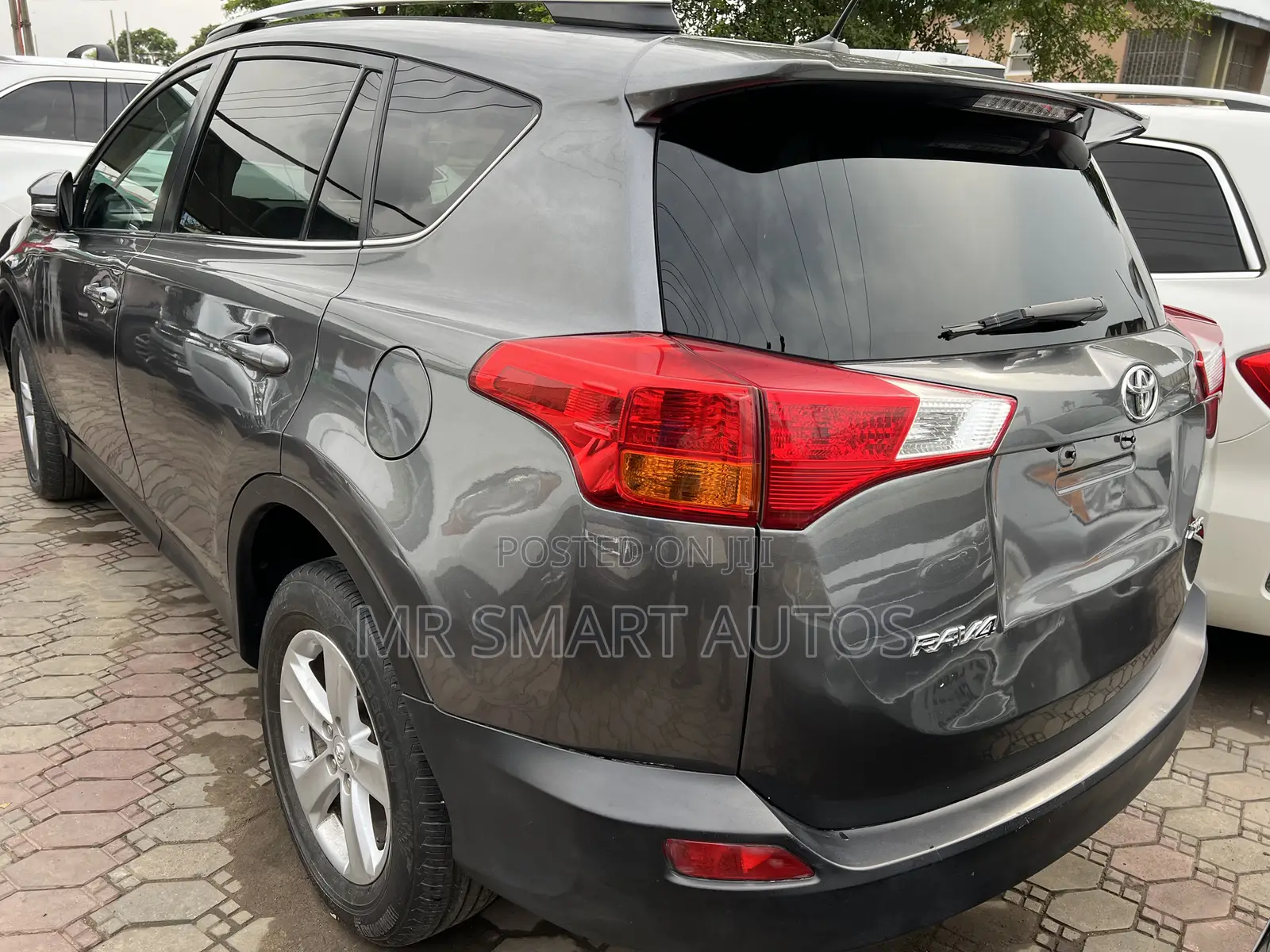 Toyota RAV4 XLE 4dr SUV (2.5L 4cyl 6A) 2015 Gray