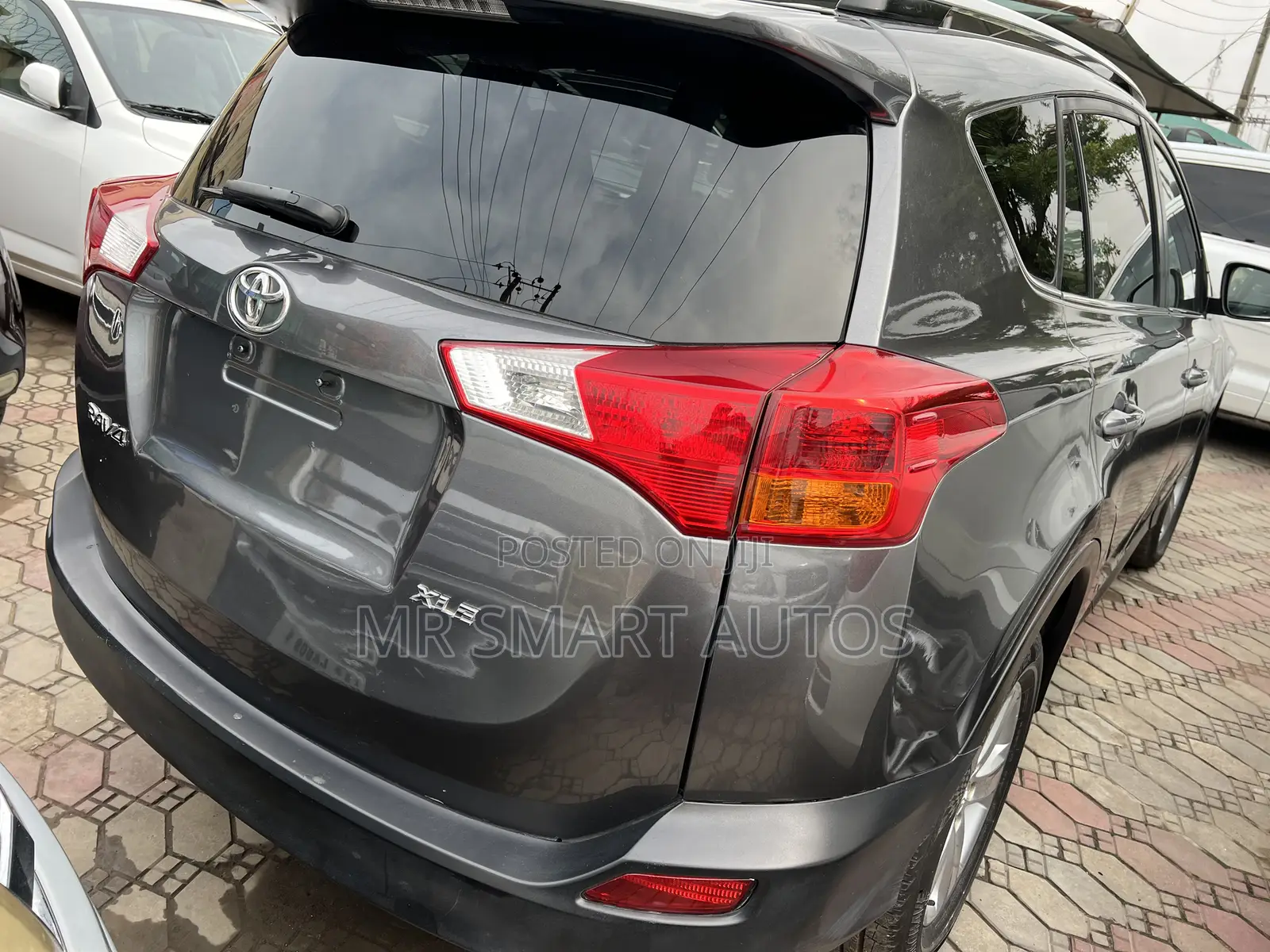 Toyota RAV4 XLE 4dr SUV (2.5L 4cyl 6A) 2015 Gray