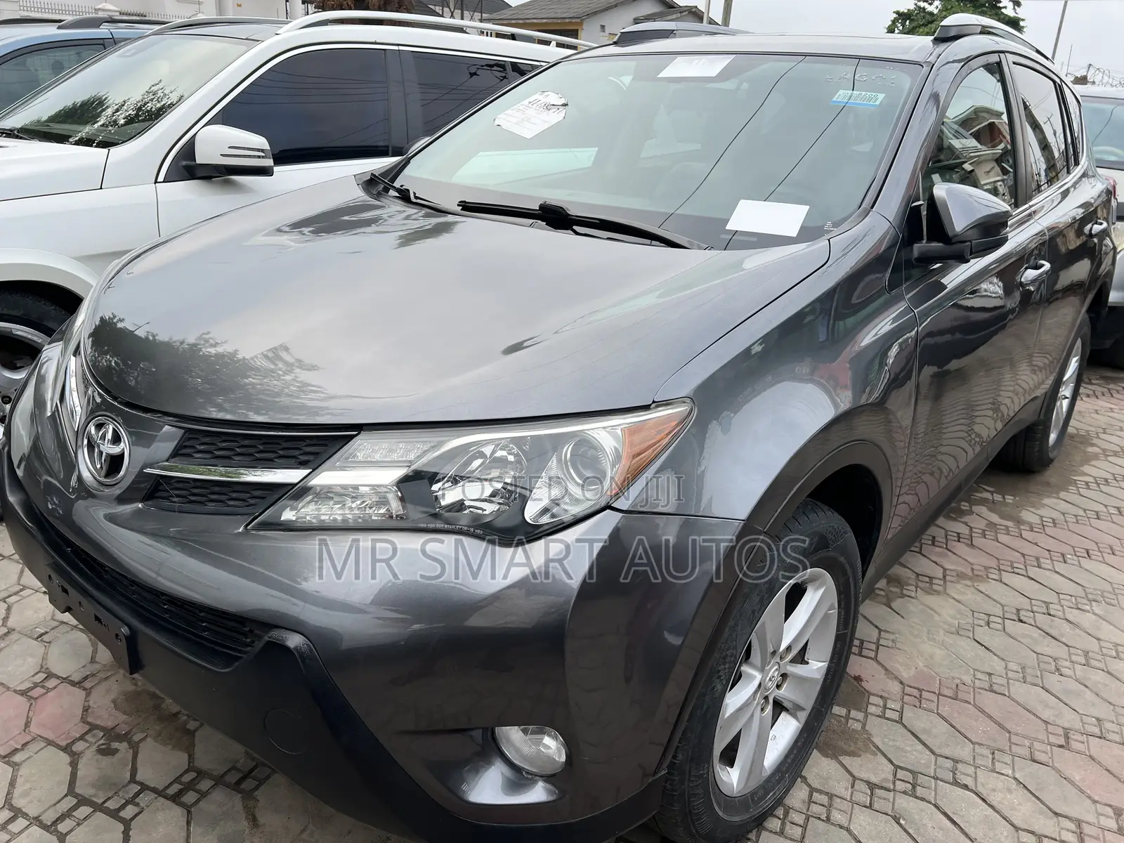 Toyota RAV4 XLE 4dr SUV (2.5L 4cyl 6A) 2015 Gray