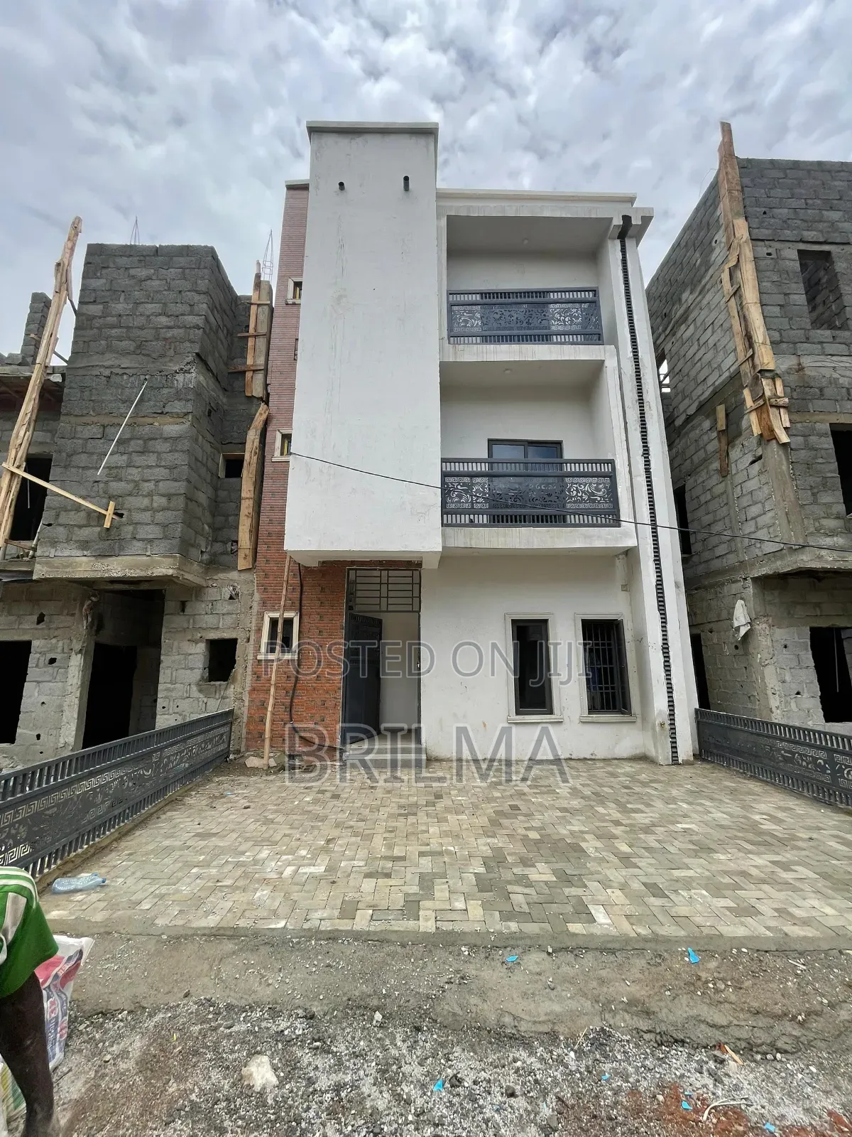 4bdrm Duplex in Dawaki for sale