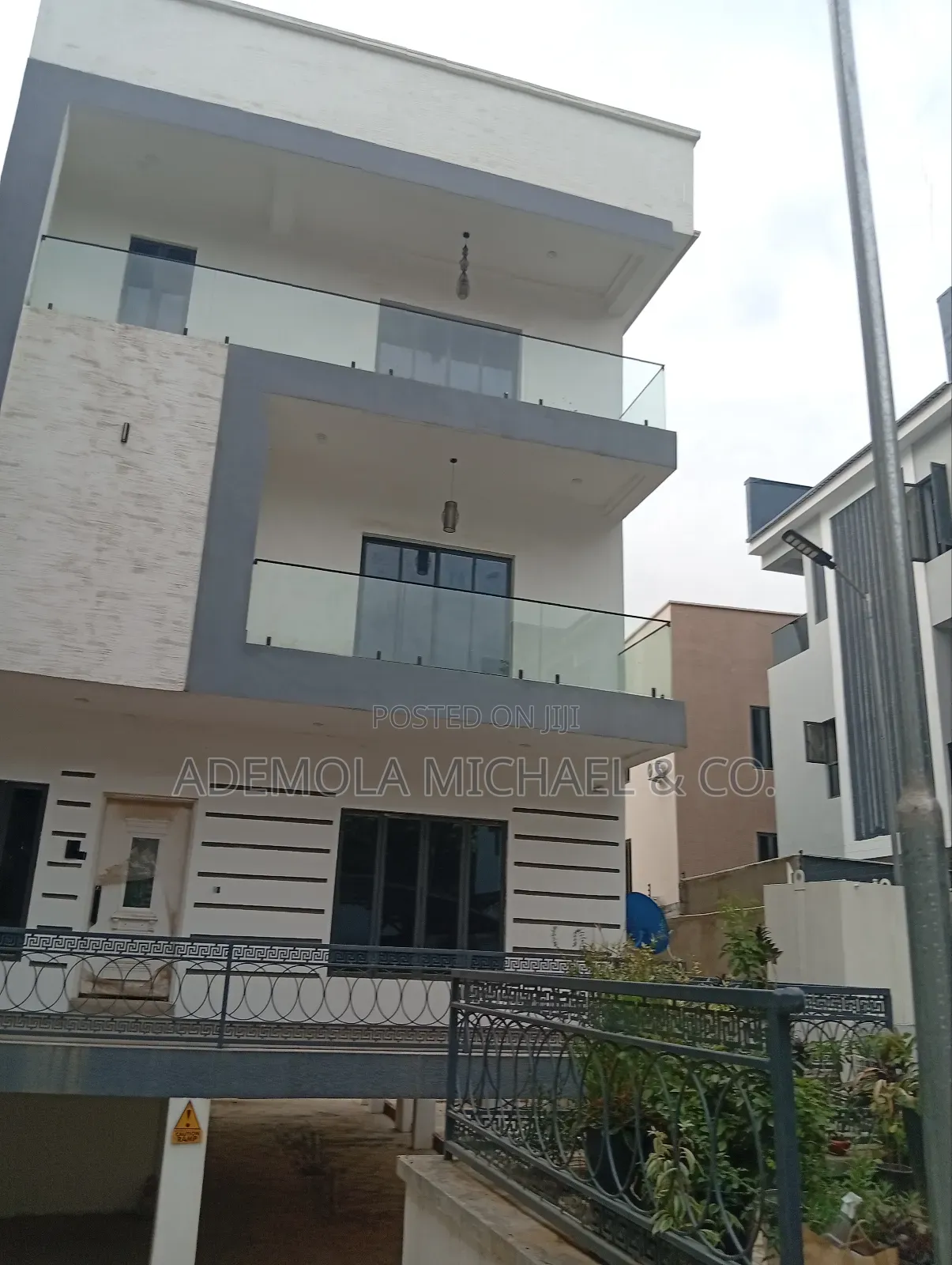 4bdrm Duplex in Utako District Abuja for sale