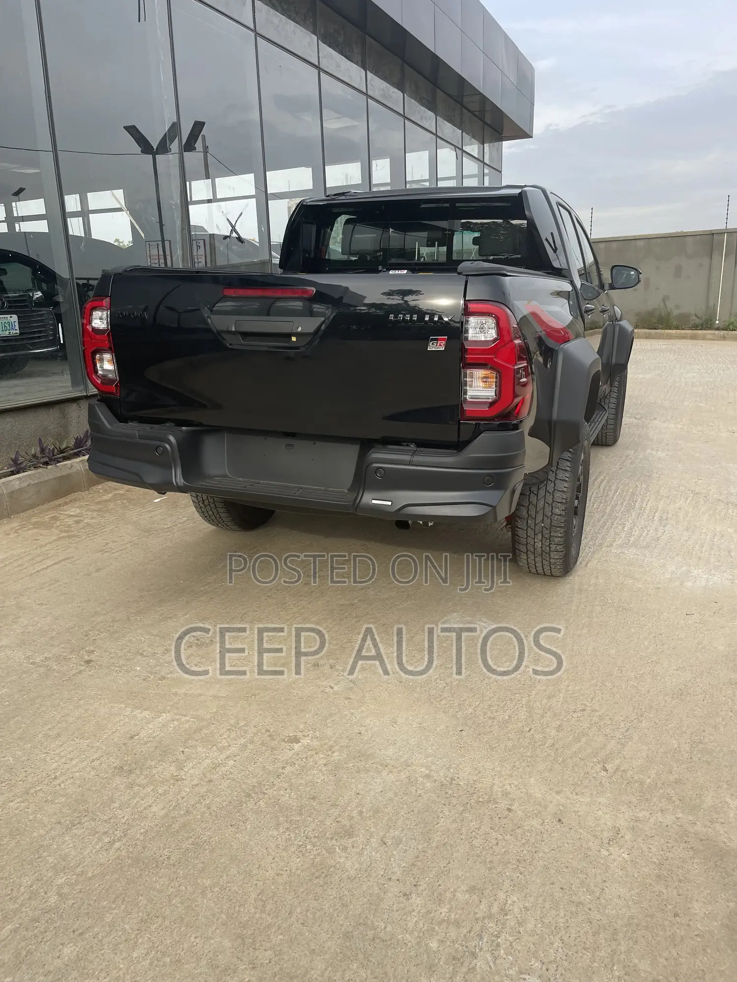 New Toyota Hilux 2025 Black