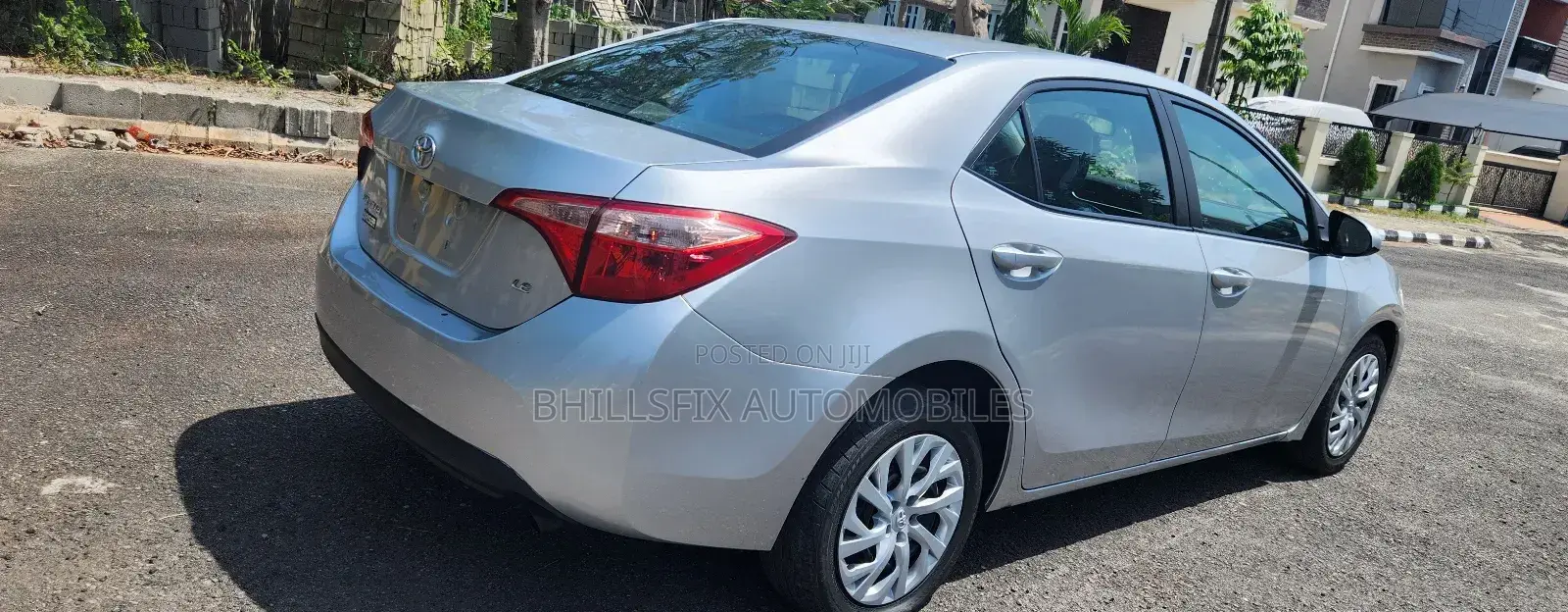 Toyota Corolla LE (1.8L 4cyl 2A) 2018 Silver