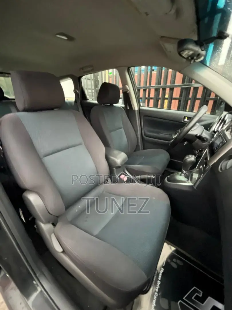 Toyota Matrix XR Hatchback FWD (1.8L 4cyl 4A) 2006 Black