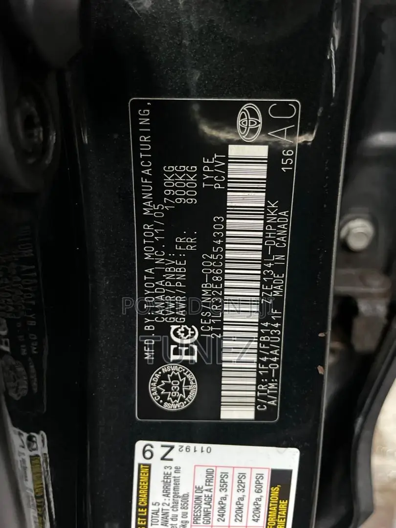 Toyota Matrix XR Hatchback FWD (1.8L 4cyl 4A) 2006 Black