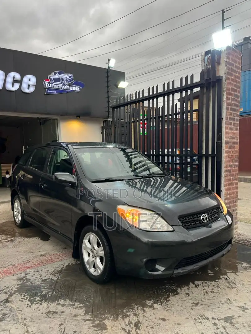 Toyota Matrix XR Hatchback FWD (1.8L 4cyl 4A) 2006 Black